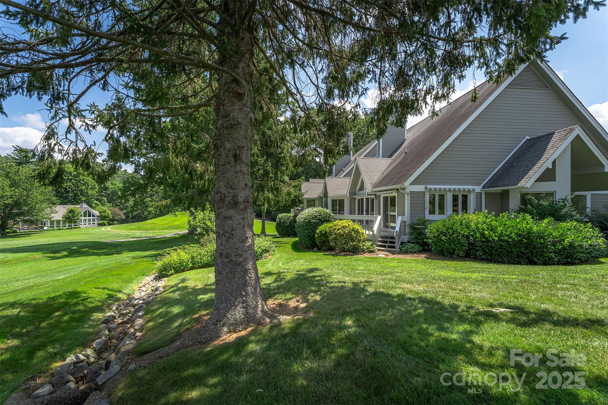 144 Overlook Drive — Flat Rock