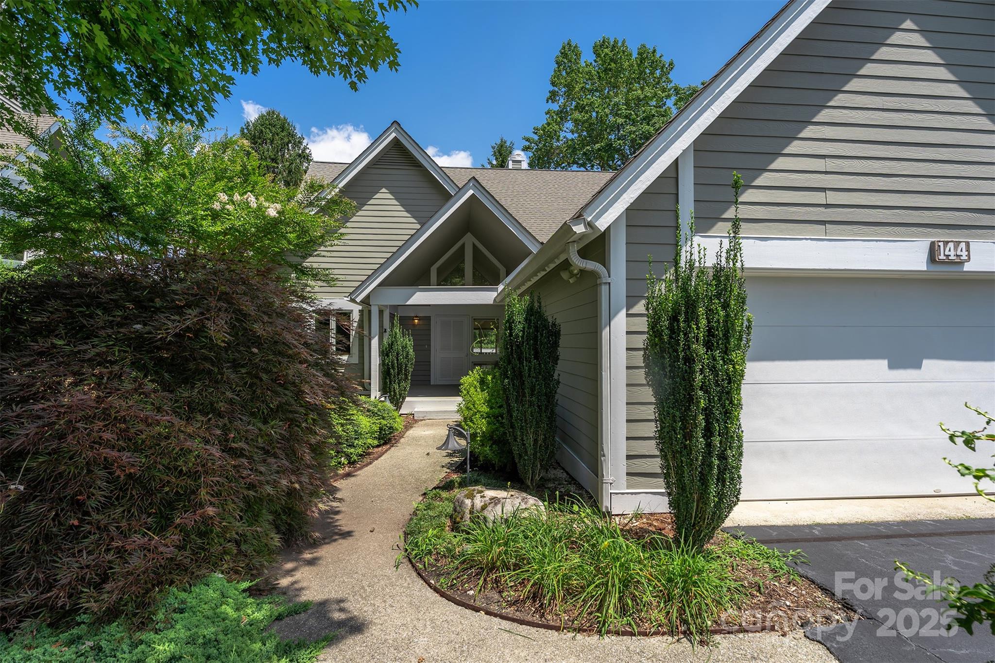144 Overlook Drive — Flat Rock