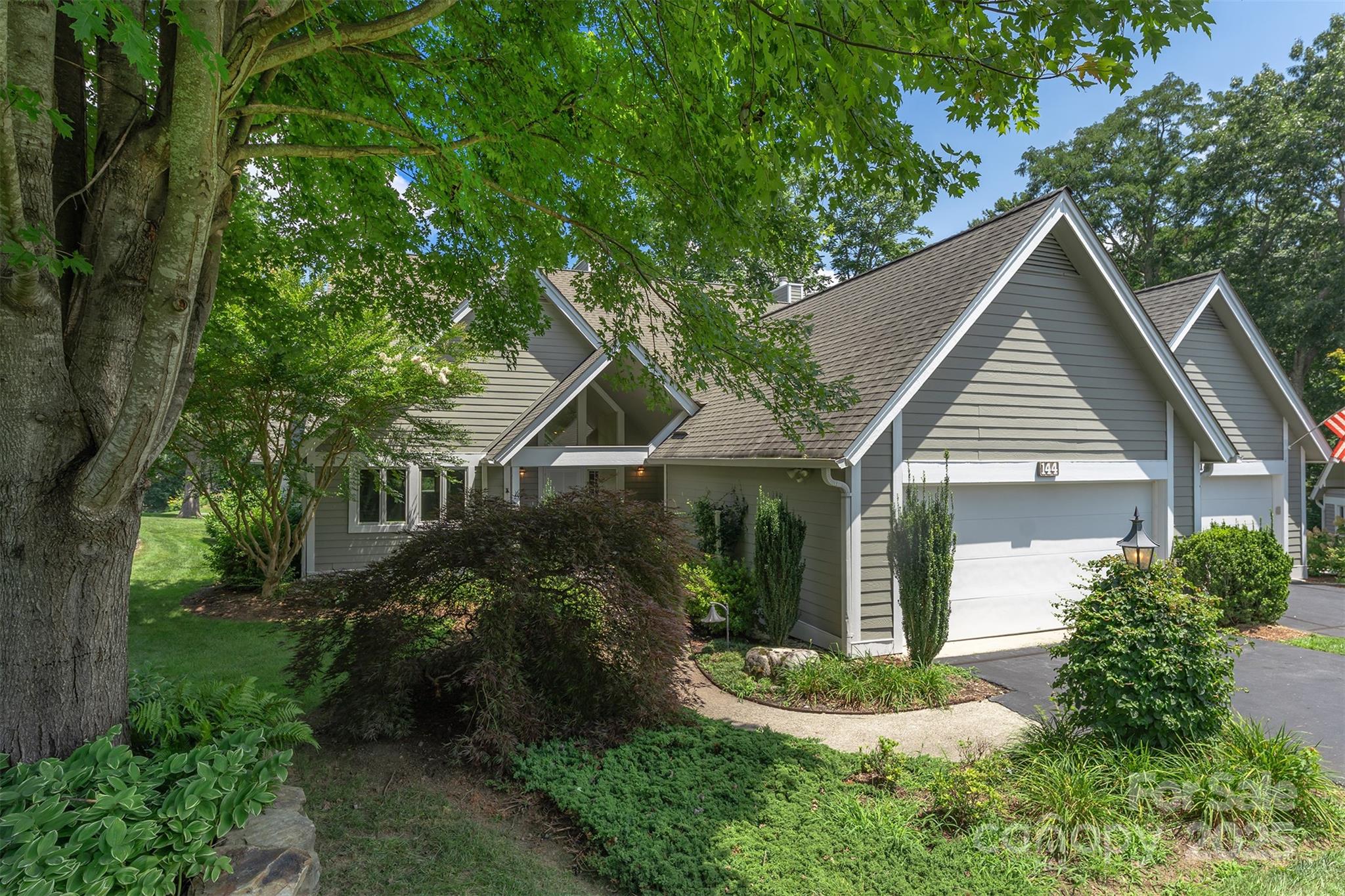 144 Overlook Drive — Flat Rock