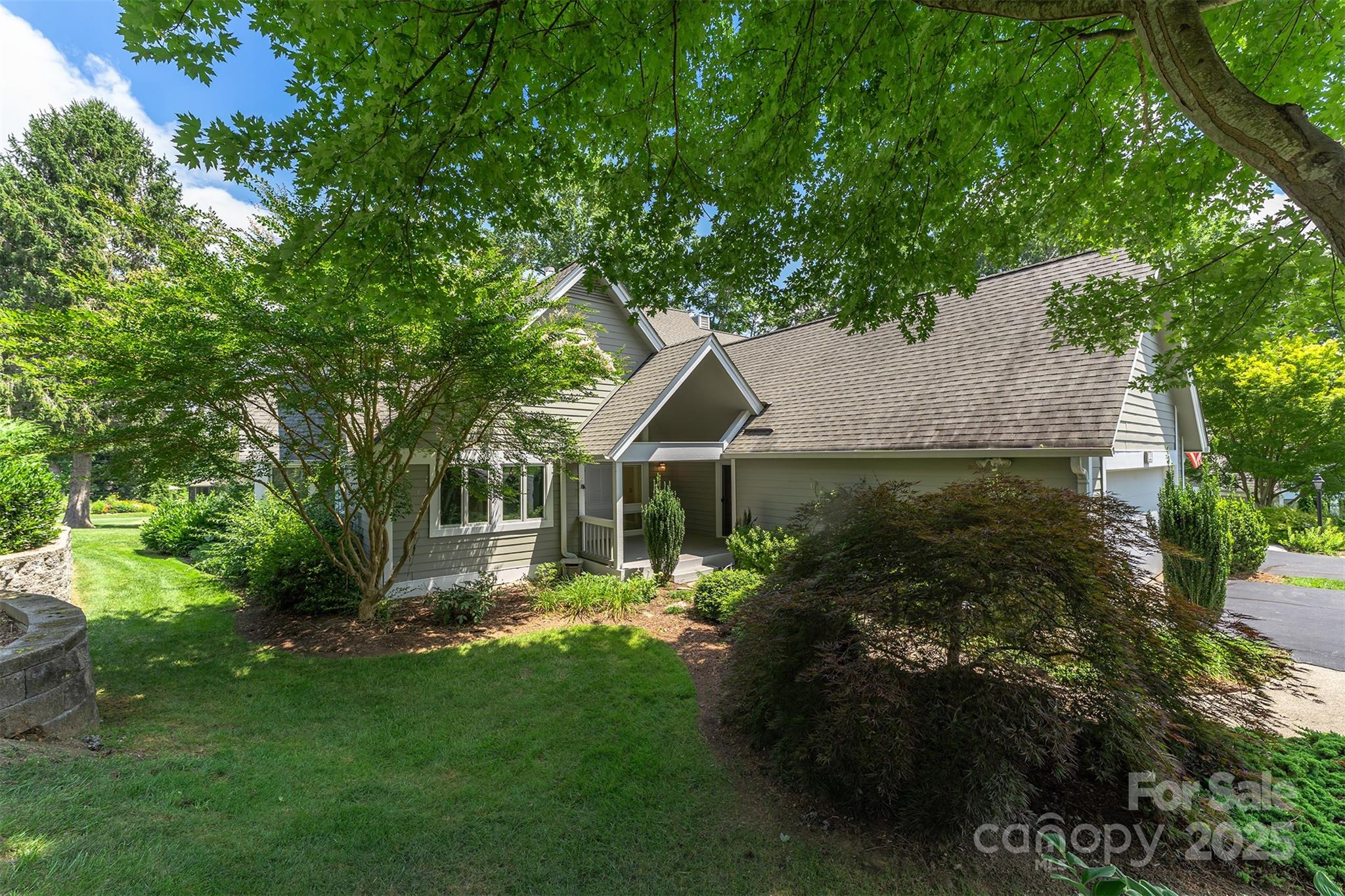 144 Overlook Drive — Flat Rock