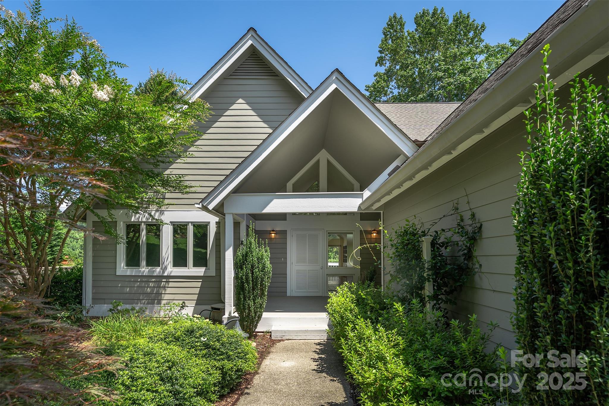 144 Overlook Drive — Flat Rock