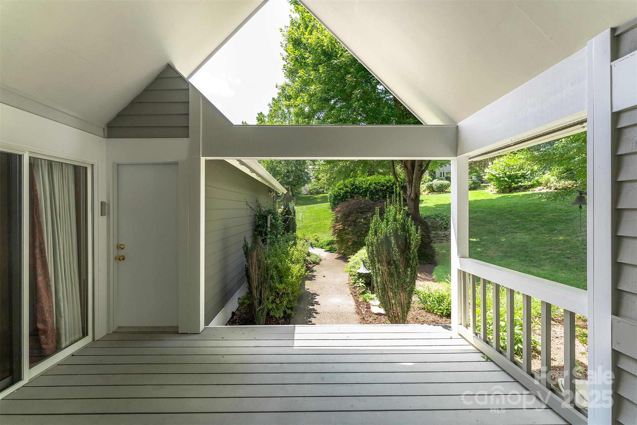 144 Overlook Drive — Flat Rock