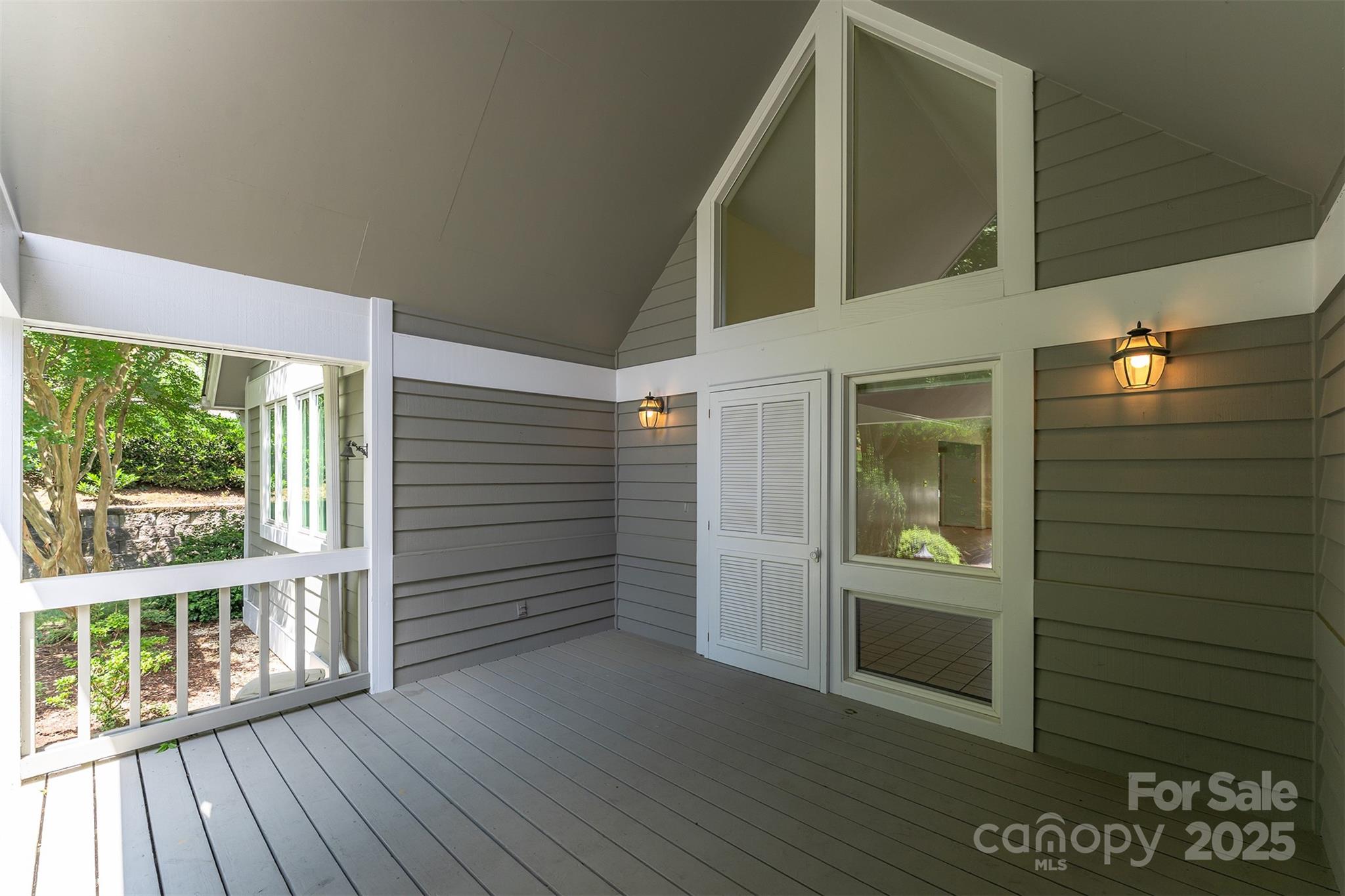 144 Overlook Drive — Flat Rock