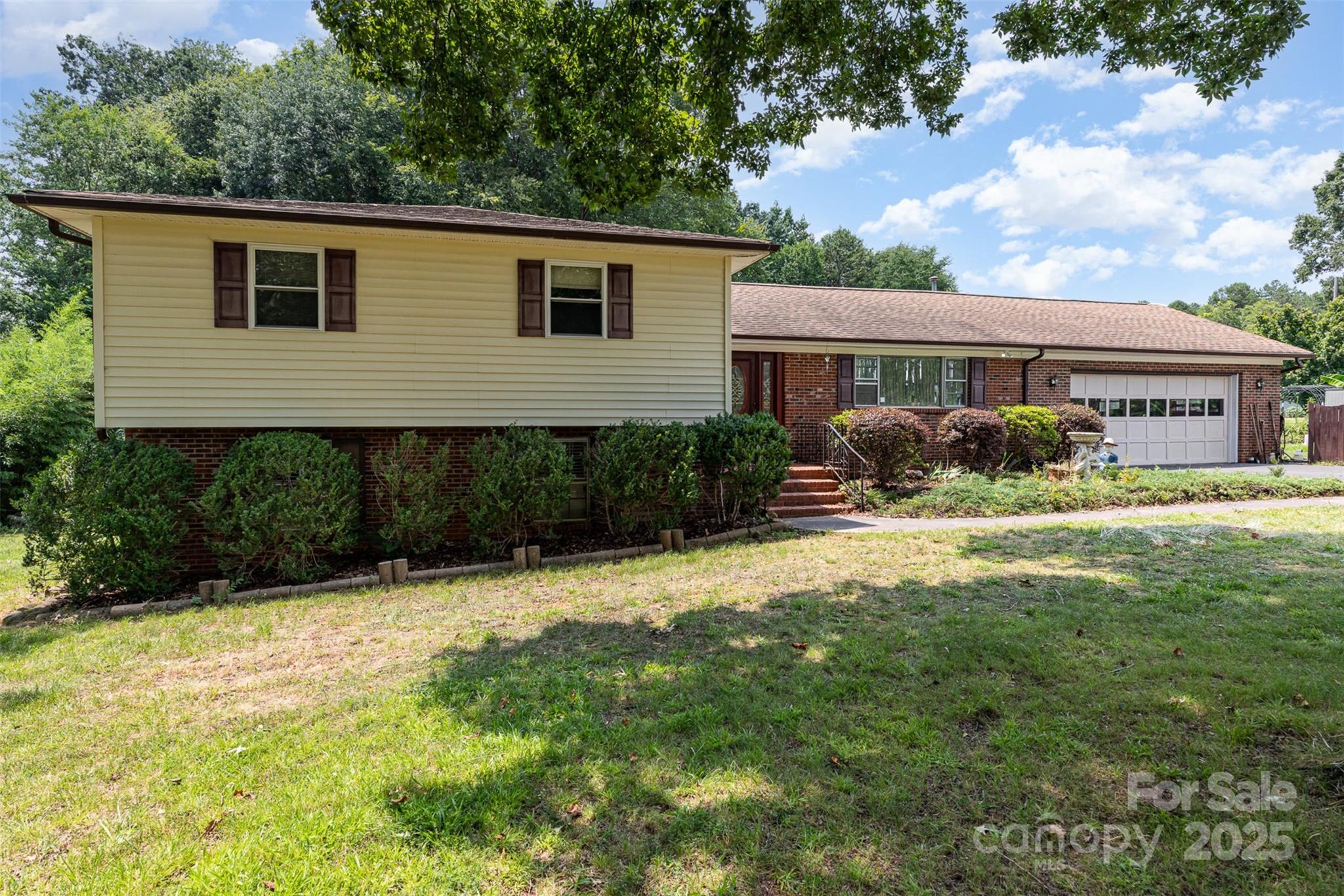 9825 Hagers Road — Huntersville
