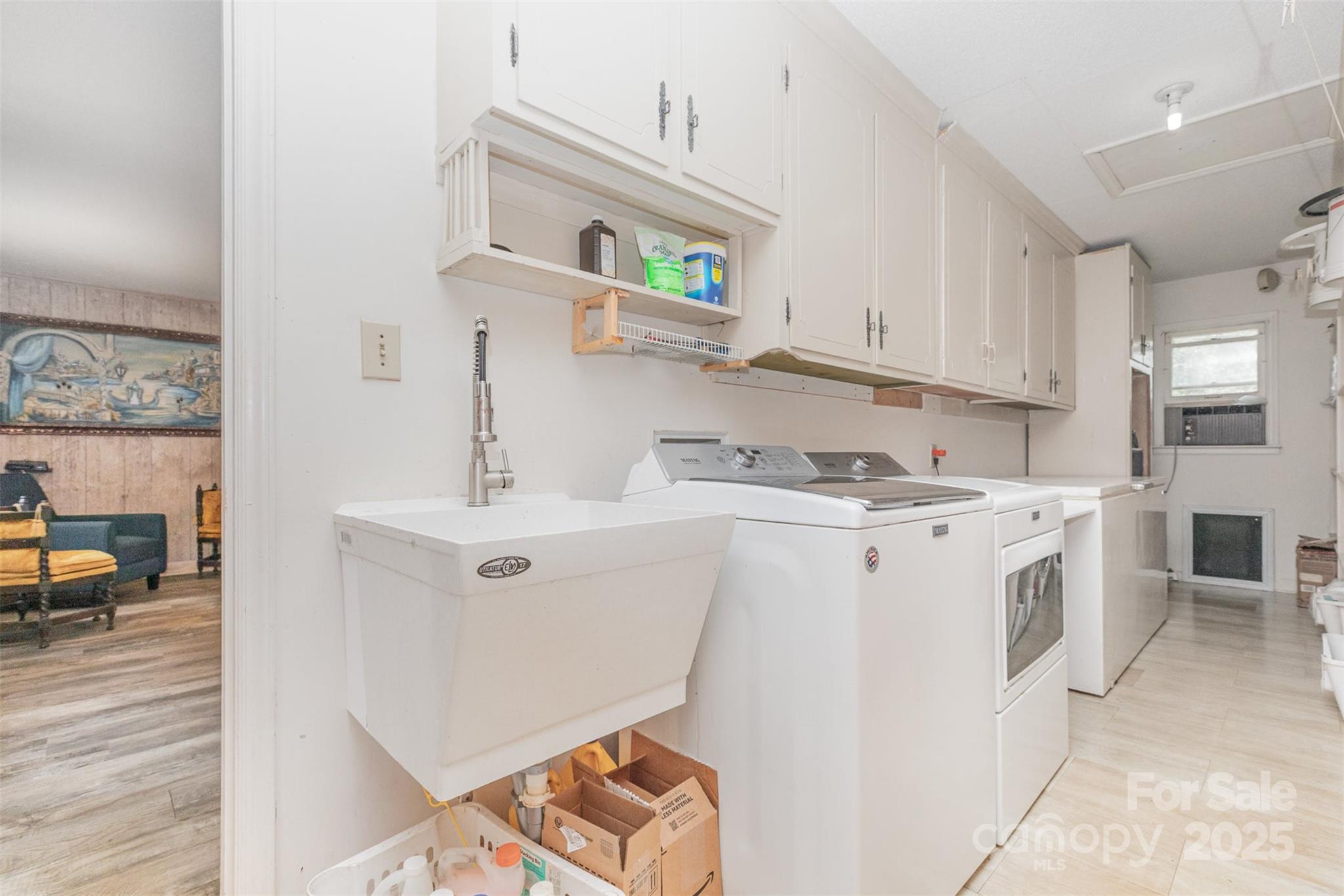 9825 Hagers Road — Huntersville