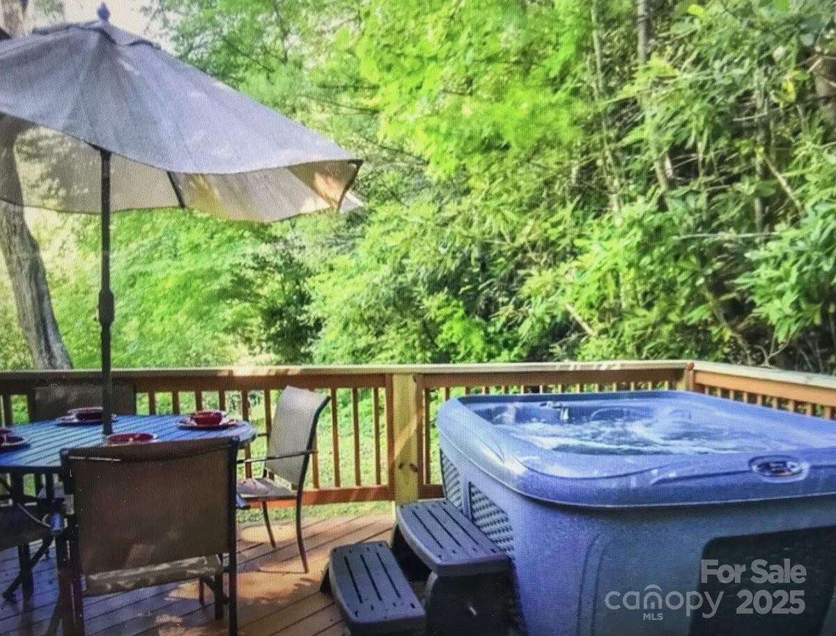 48 Buck Ridge Road — Fairview