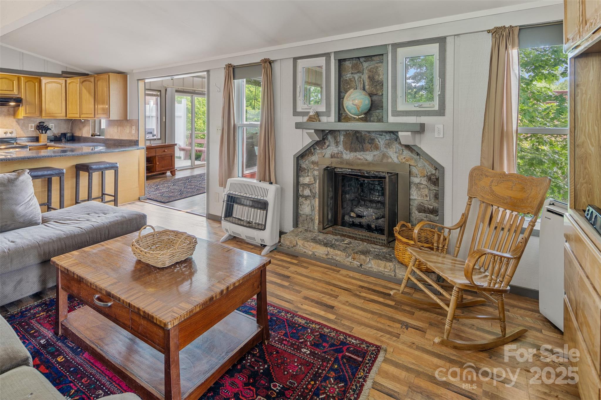 335 Snowshoe Loop — Newland