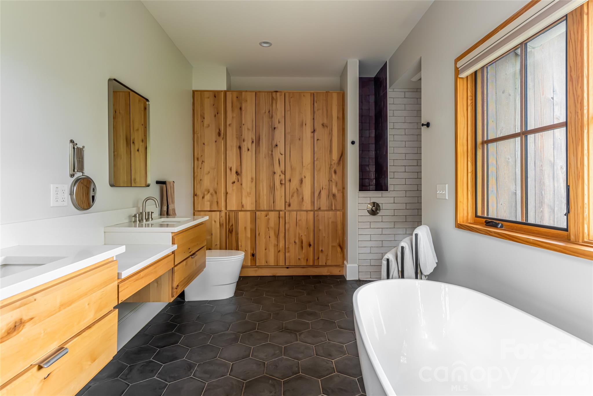 7 Bee Balm Way — Asheville