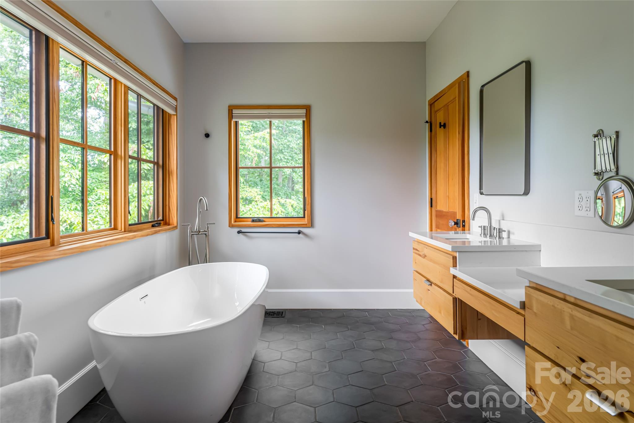 7 Bee Balm Way — Asheville