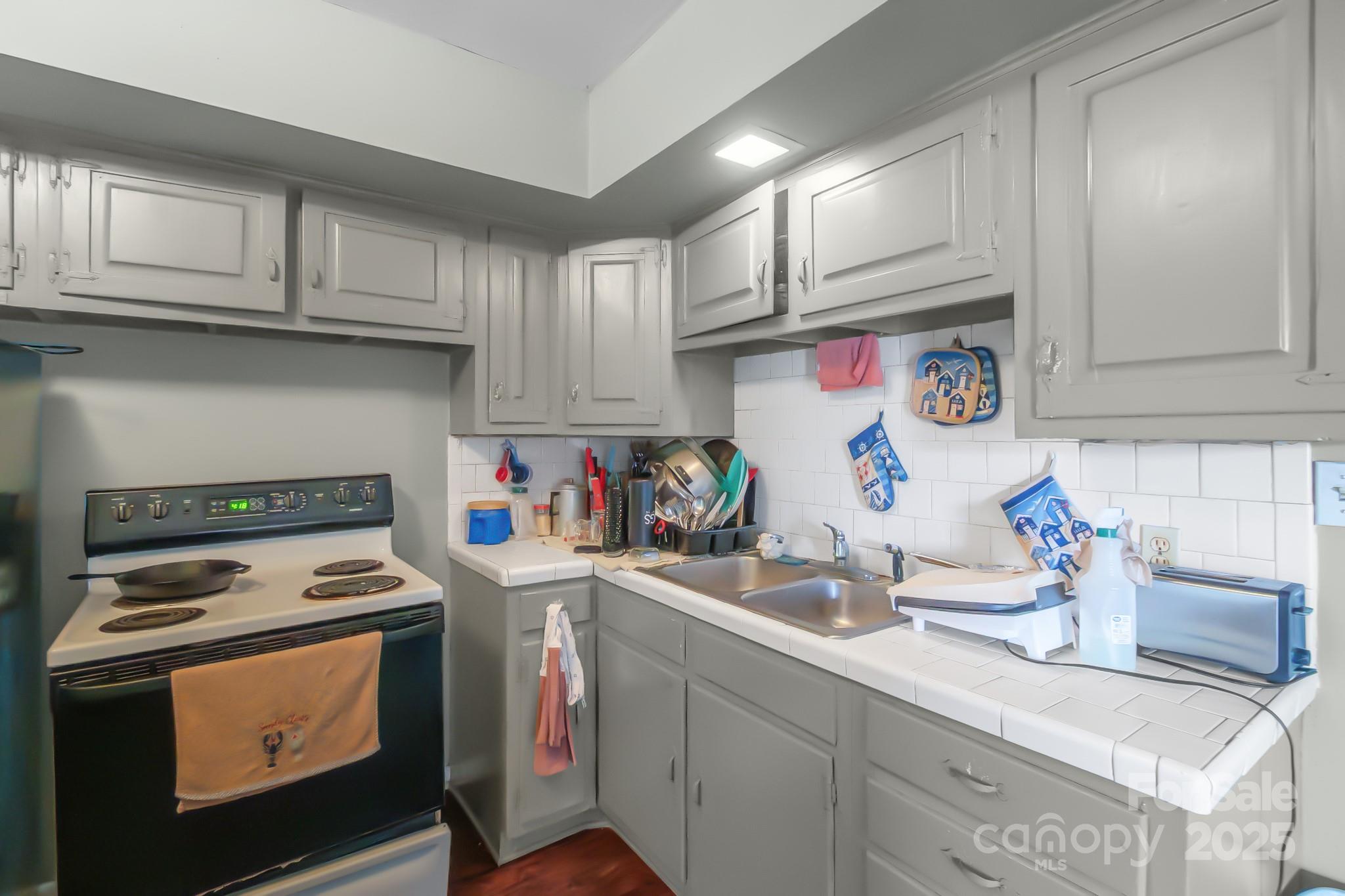 940 W End Road — Chester
