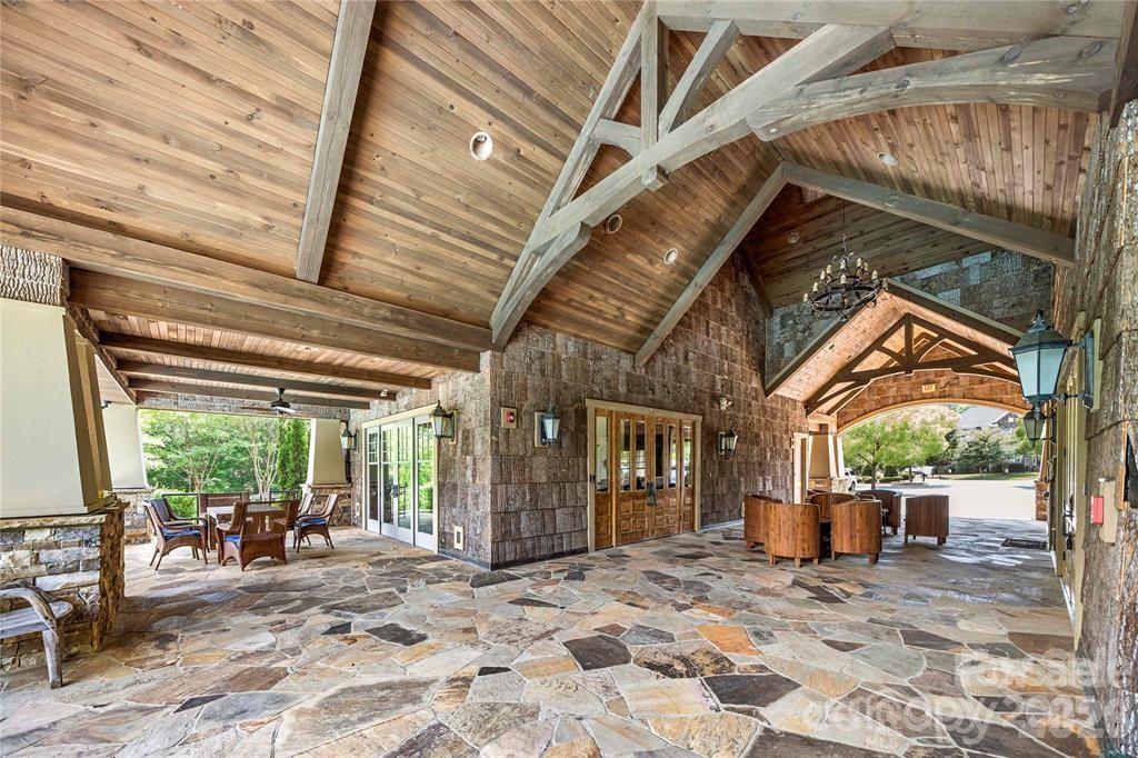 1376 Whistling Lane — York