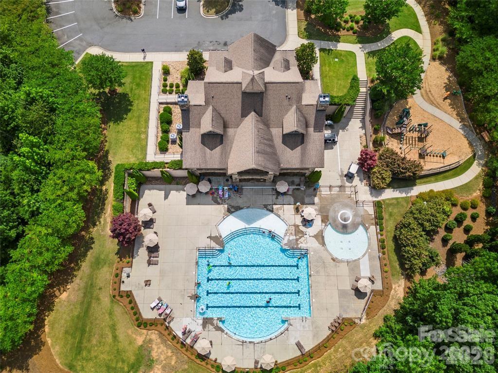 1376 Whistling Lane — York