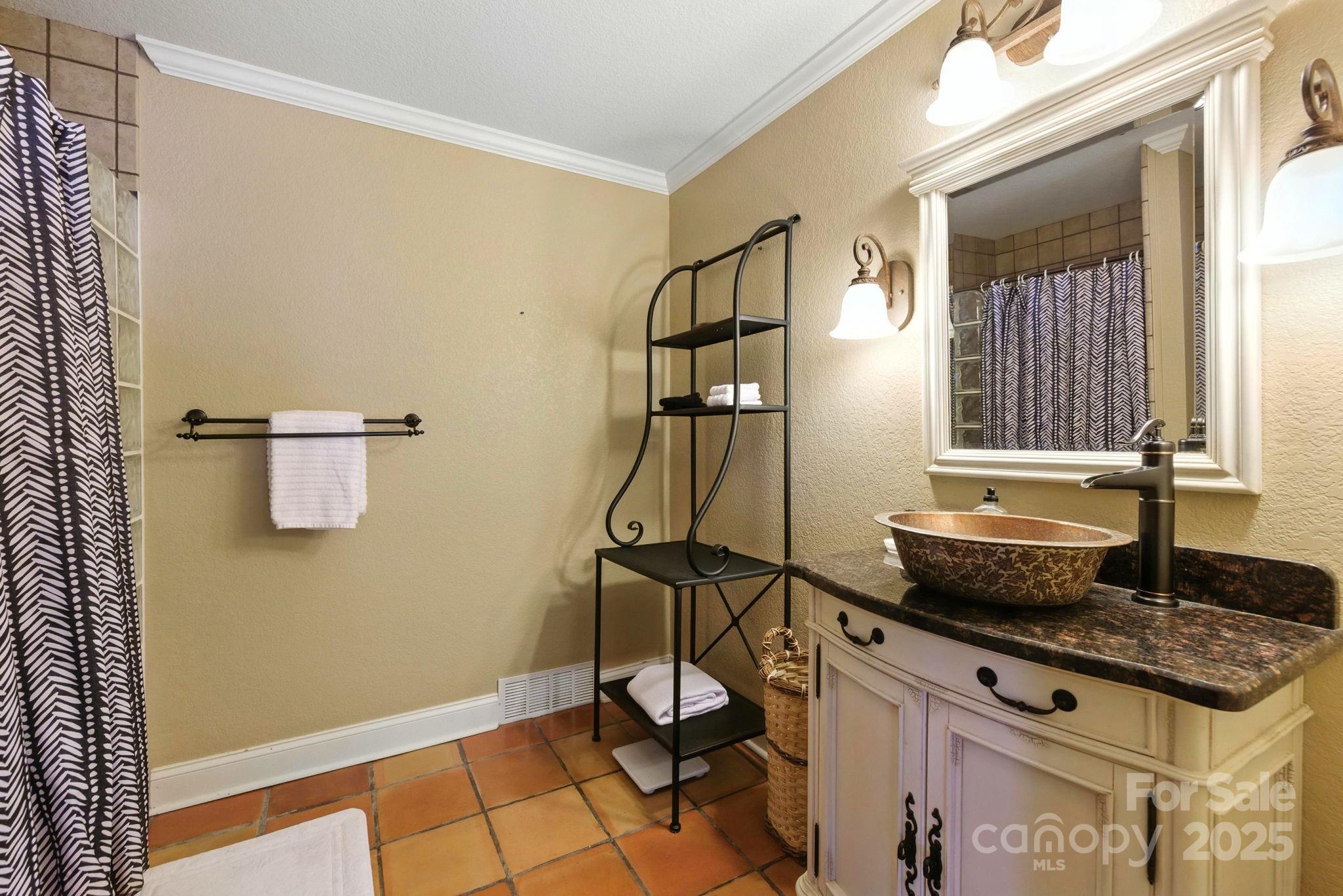 7741 Brevard Road — Etowah