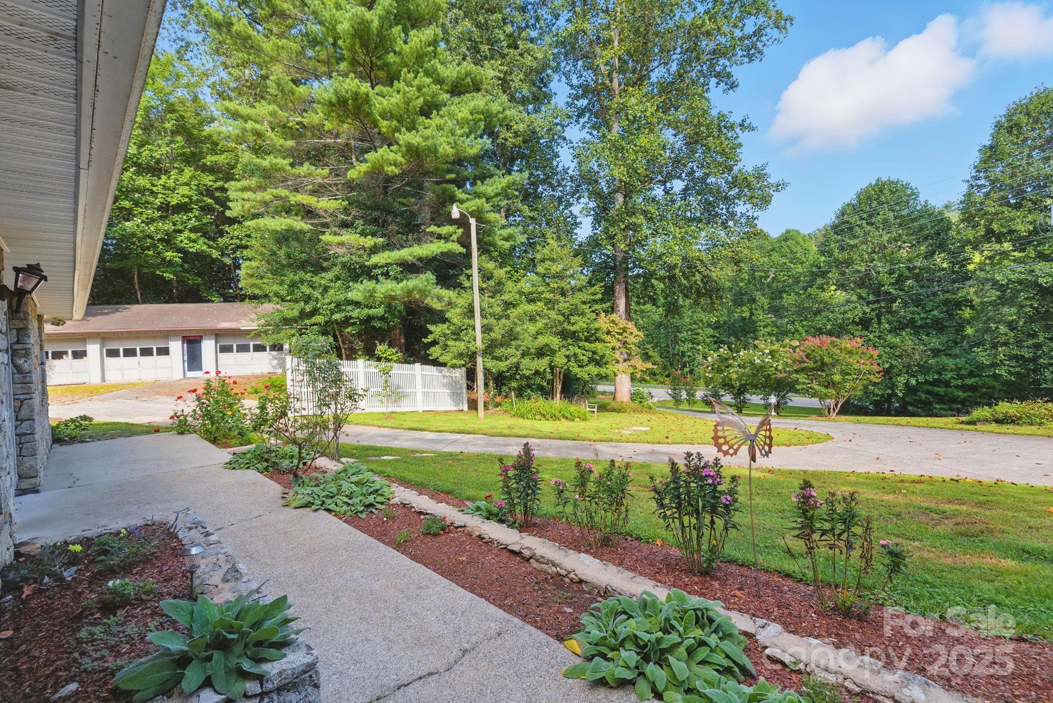 7741 Brevard Road — Etowah