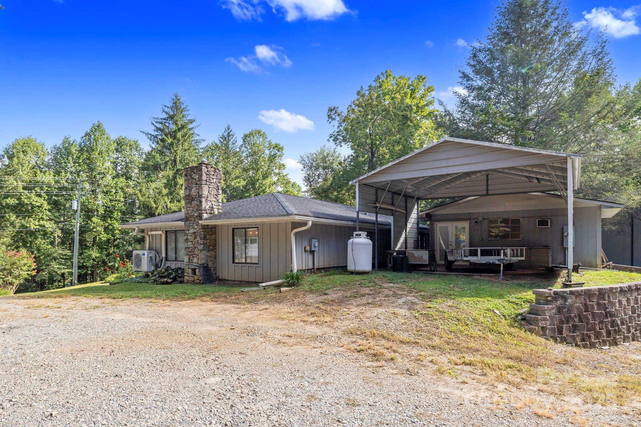 7741 Brevard Road — Etowah