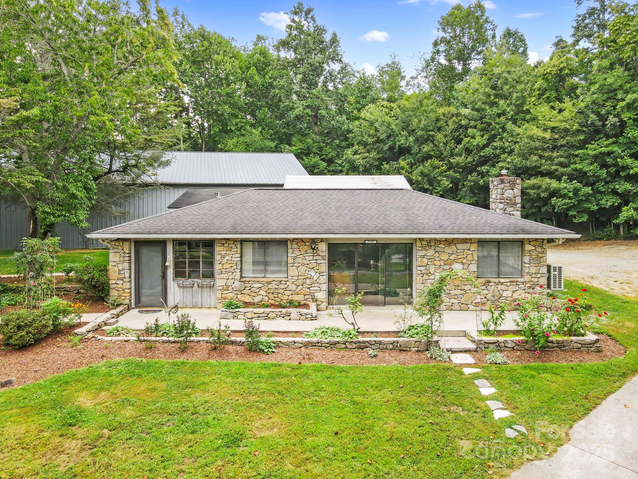 7741 Brevard Road — Etowah