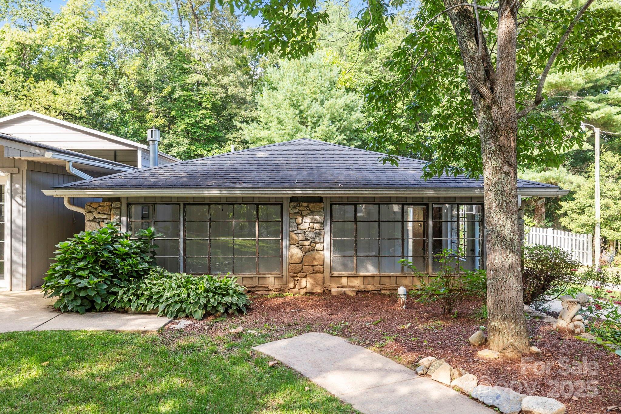 7741 Brevard Road — Etowah