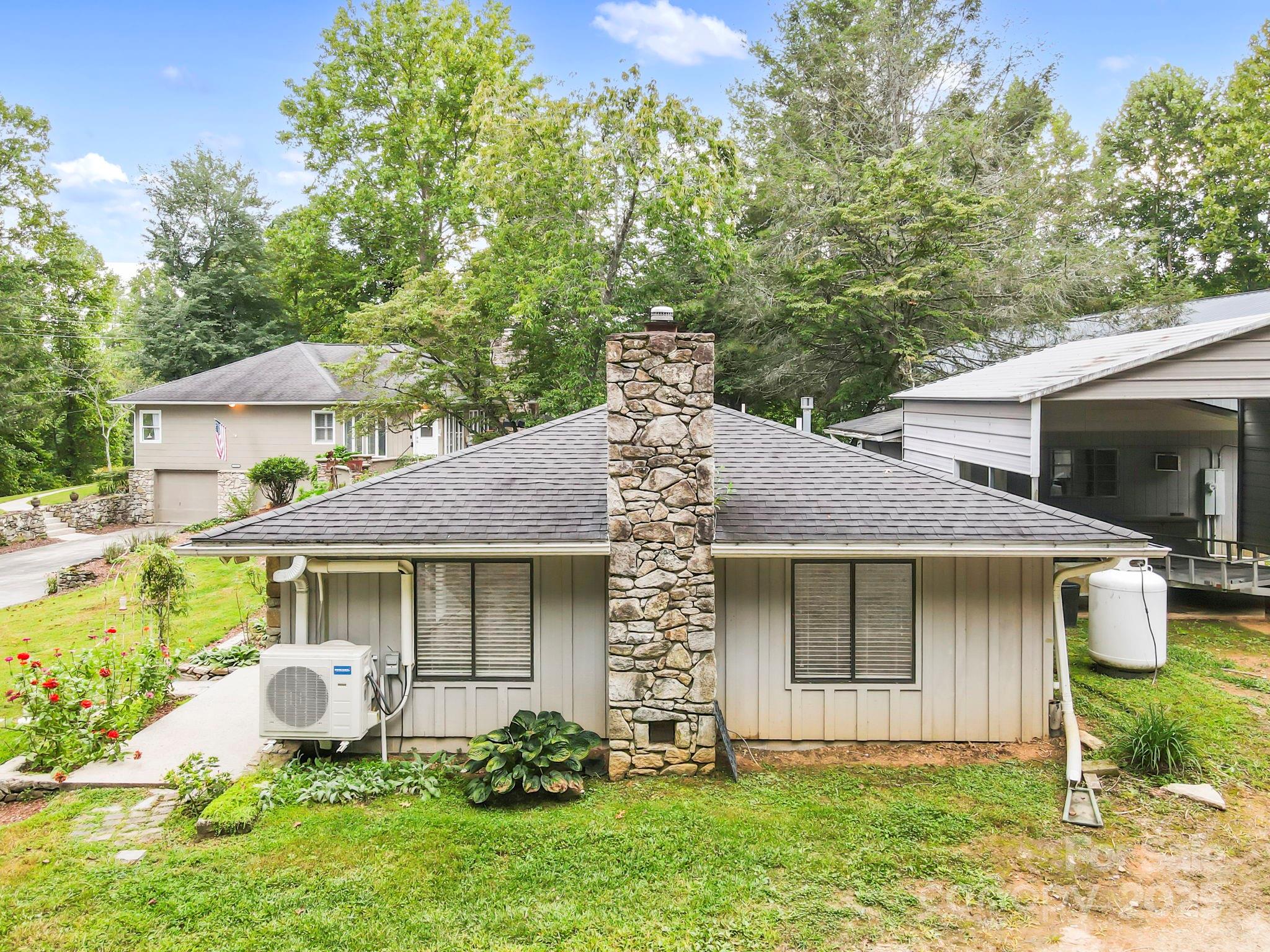 7741 Brevard Road — Etowah