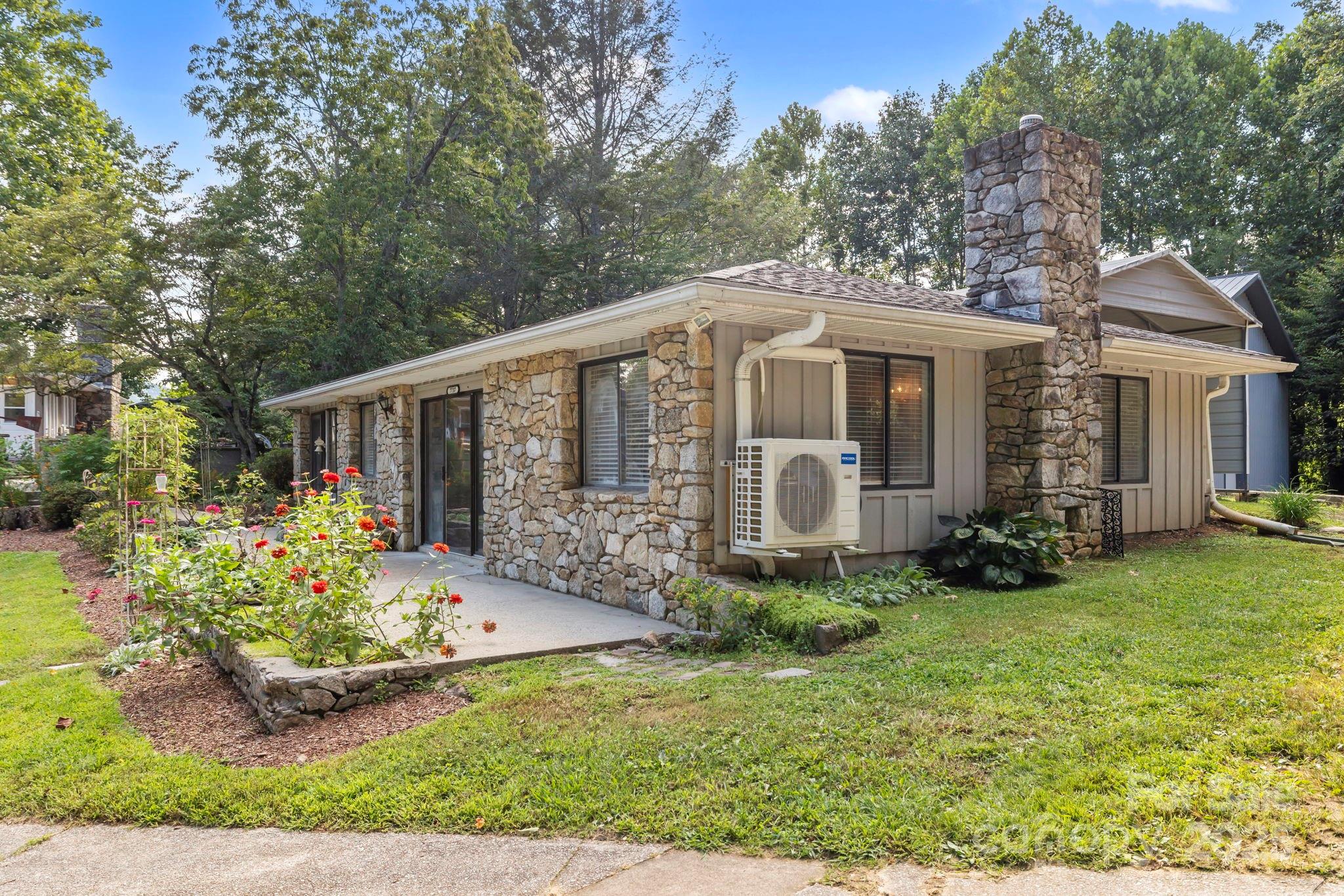 7741 Brevard Road — Etowah