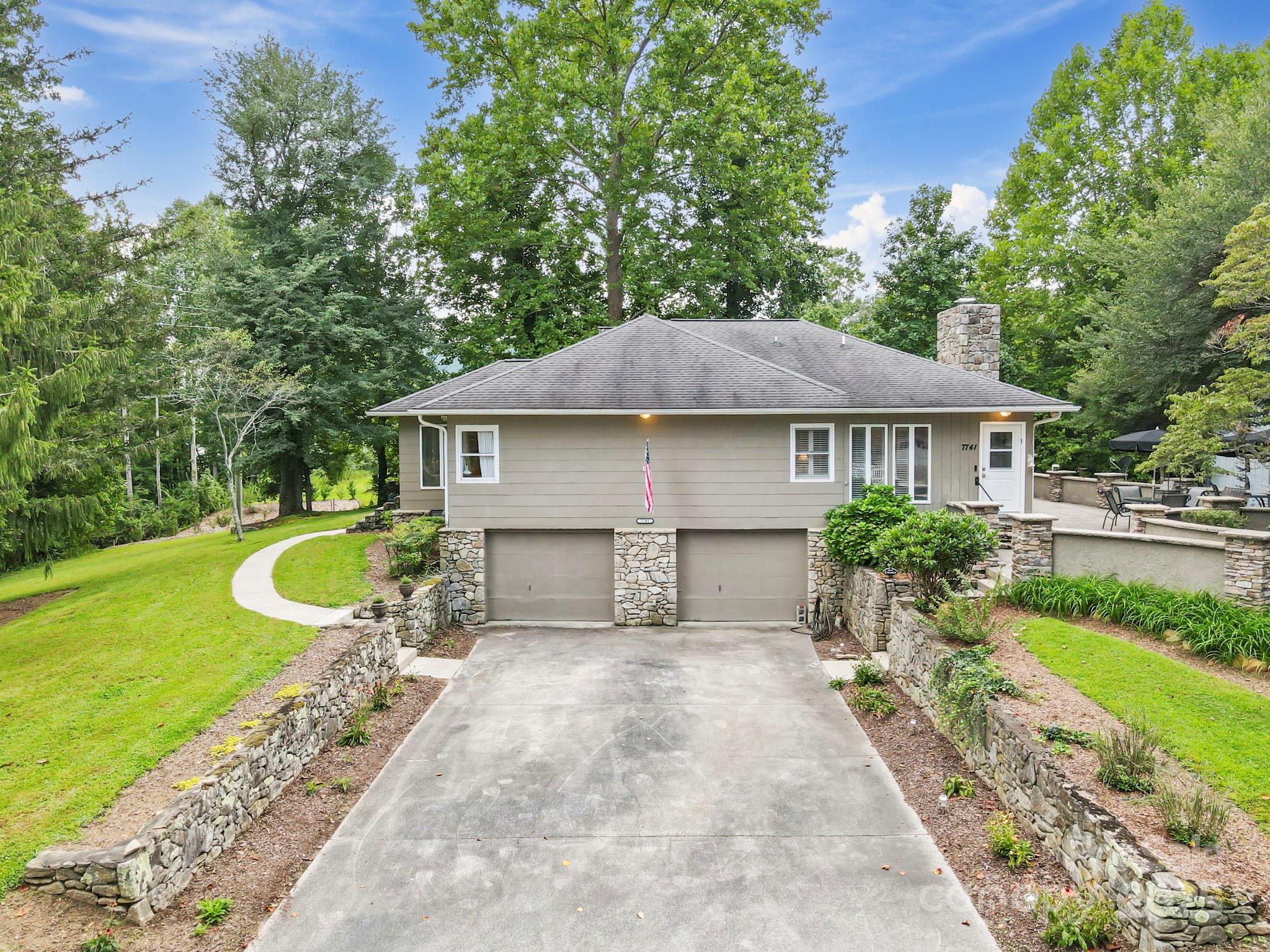 7741 Brevard Road — Etowah