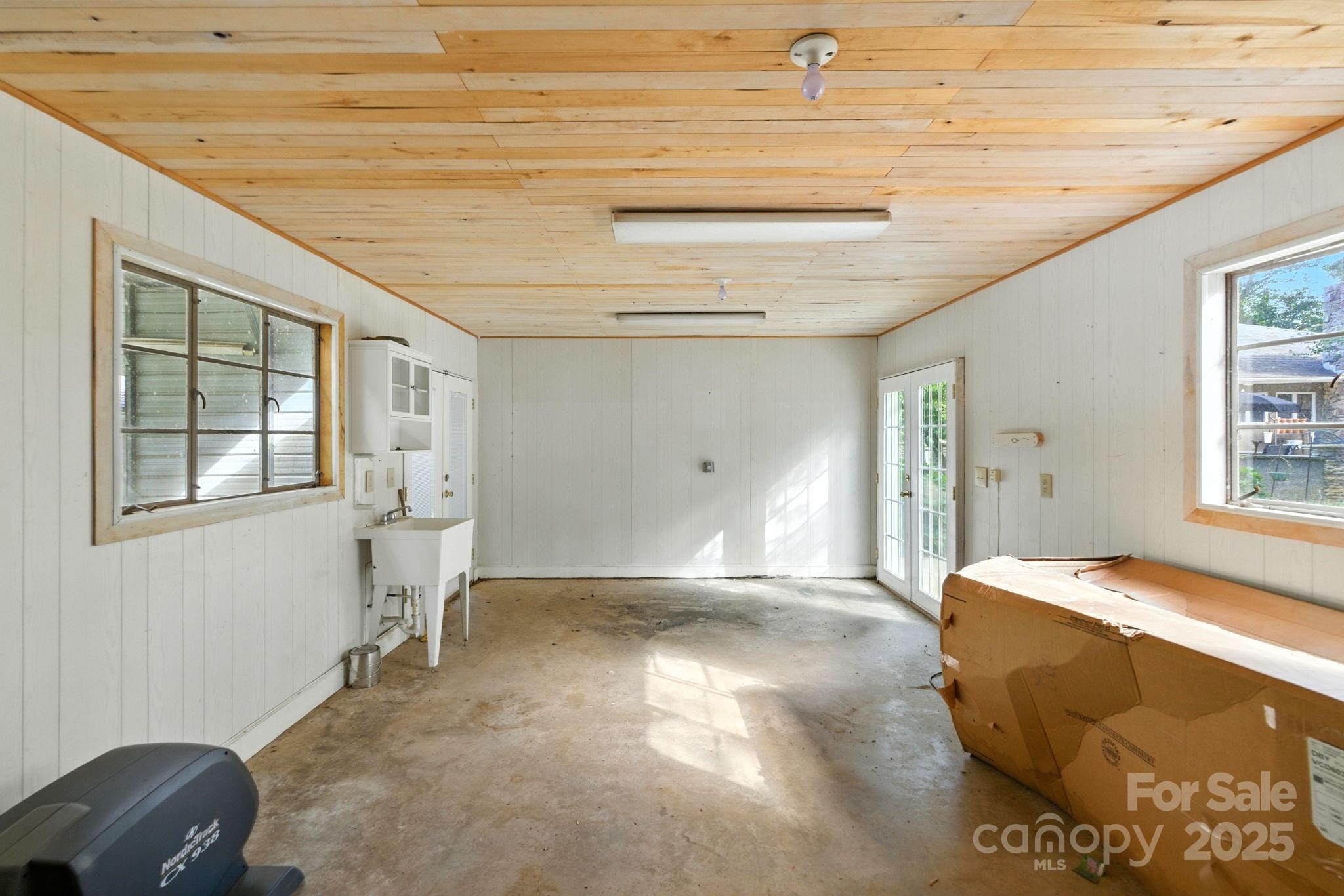 7741 Brevard Road — Etowah
