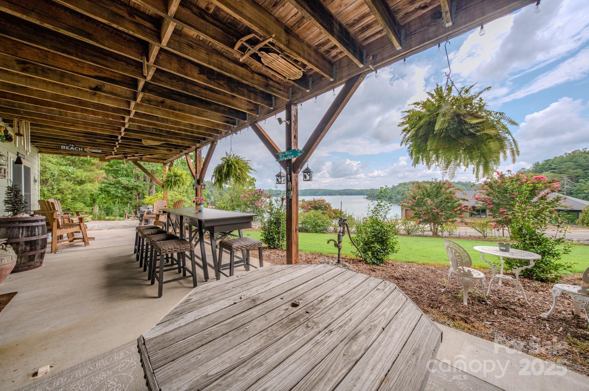 101 Lake Club Lane — Nebo