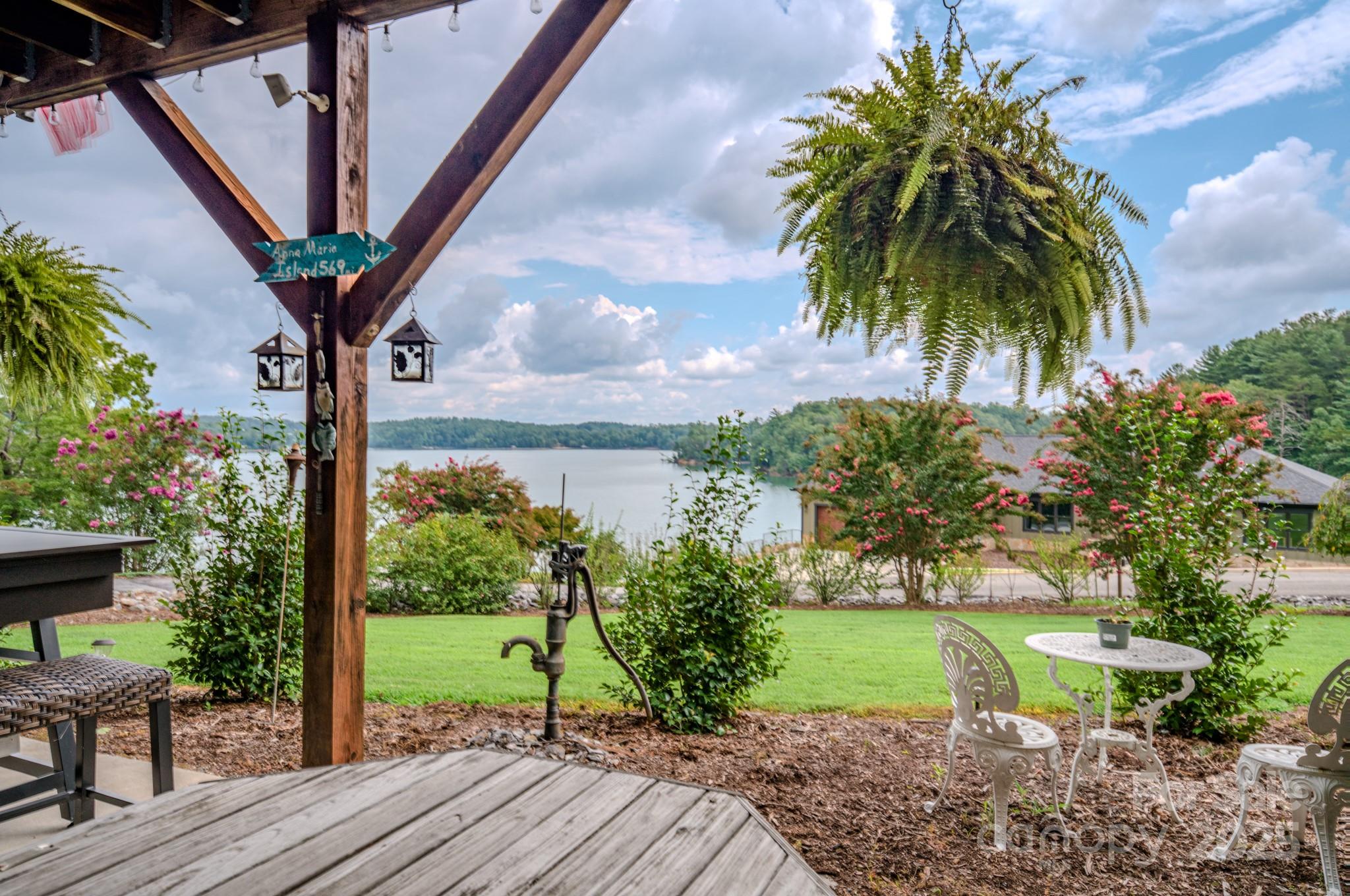 101 Lake Club Lane — Nebo