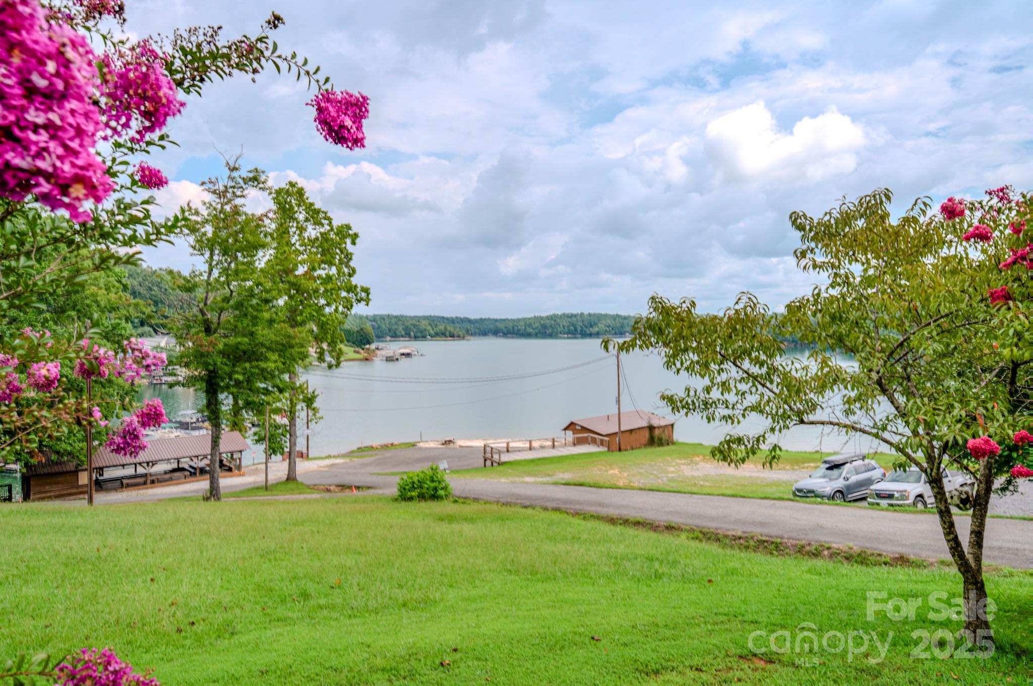 101 Lake Club Lane — Nebo