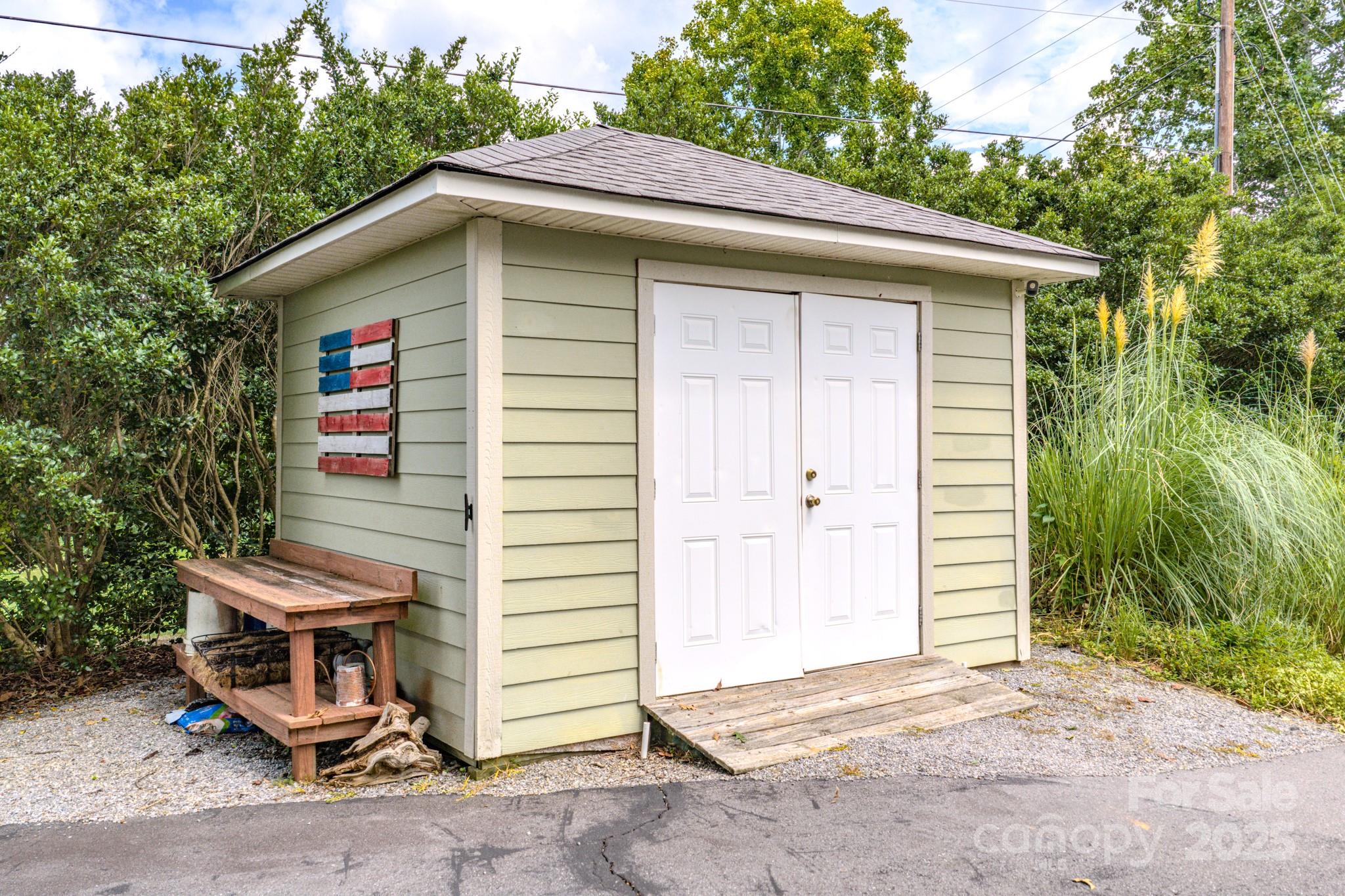 101 Lake Club Lane — Nebo