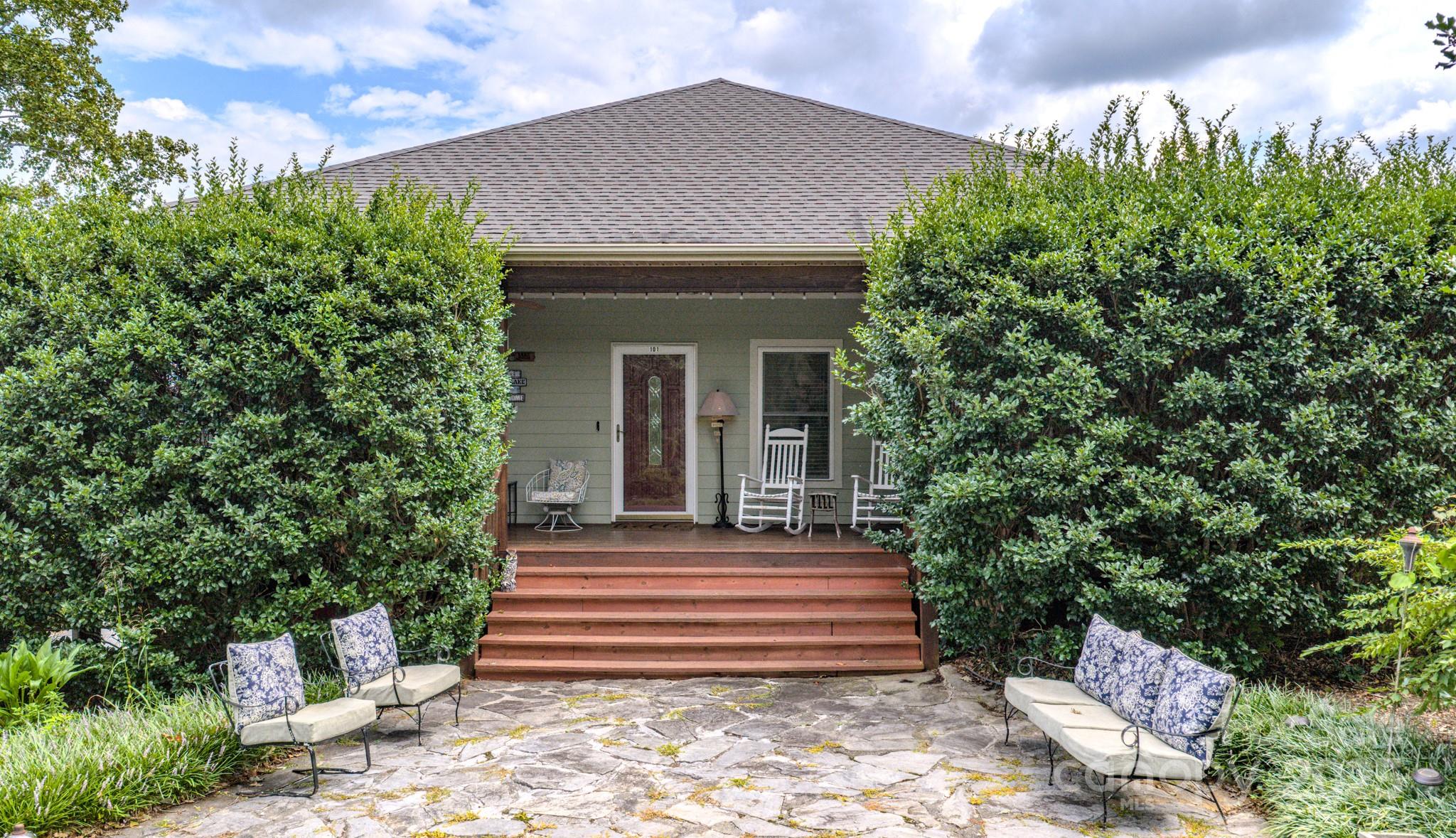 101 Lake Club Lane — Nebo