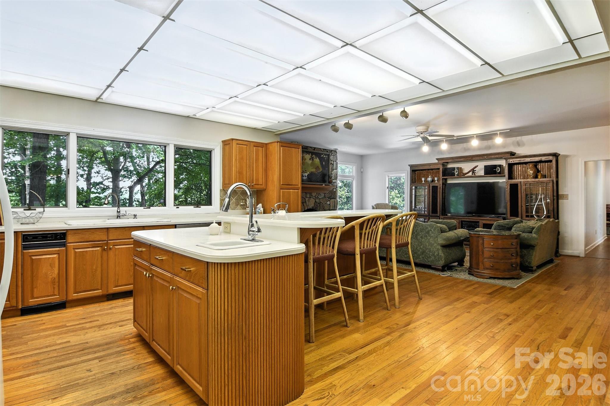 5042 Ridgeland Drive — Hickory