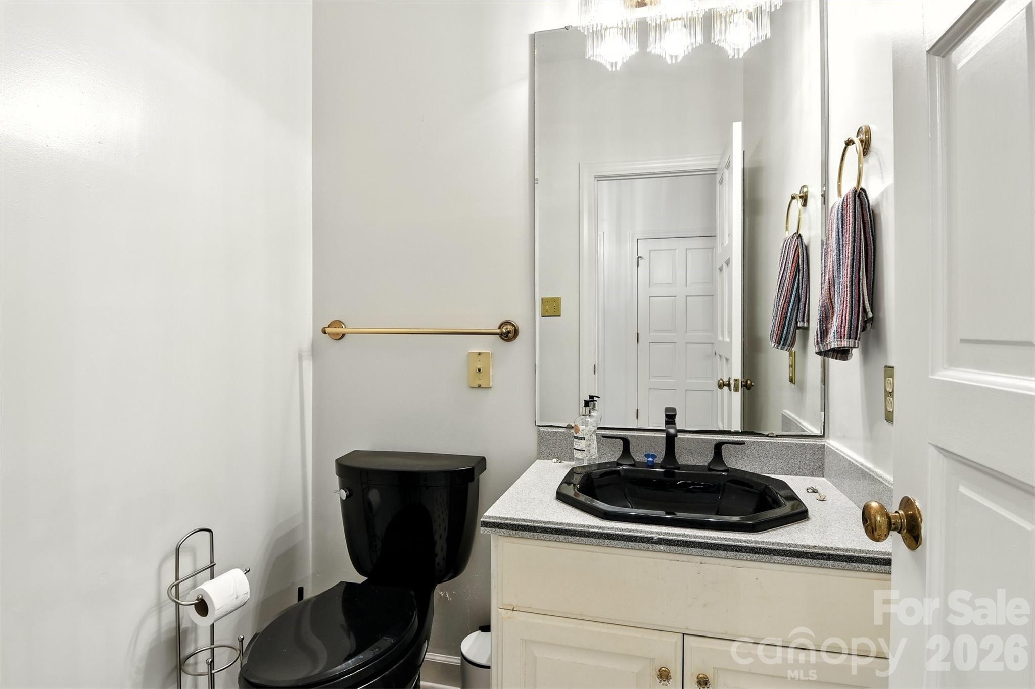 5042 Ridgeland Drive — Hickory