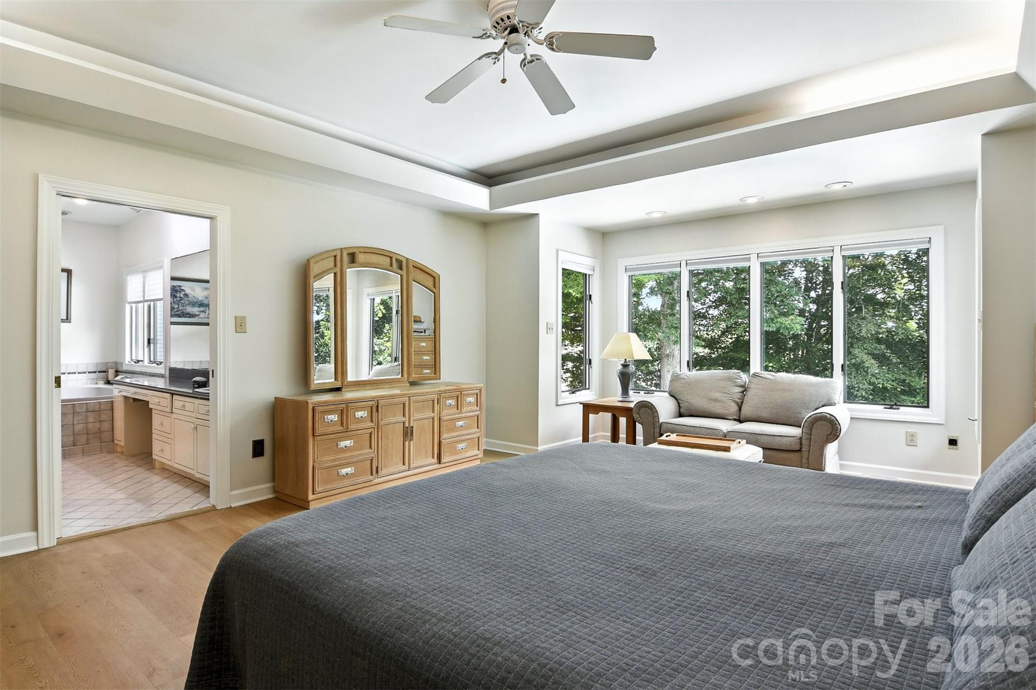 5042 Ridgeland Drive — Hickory