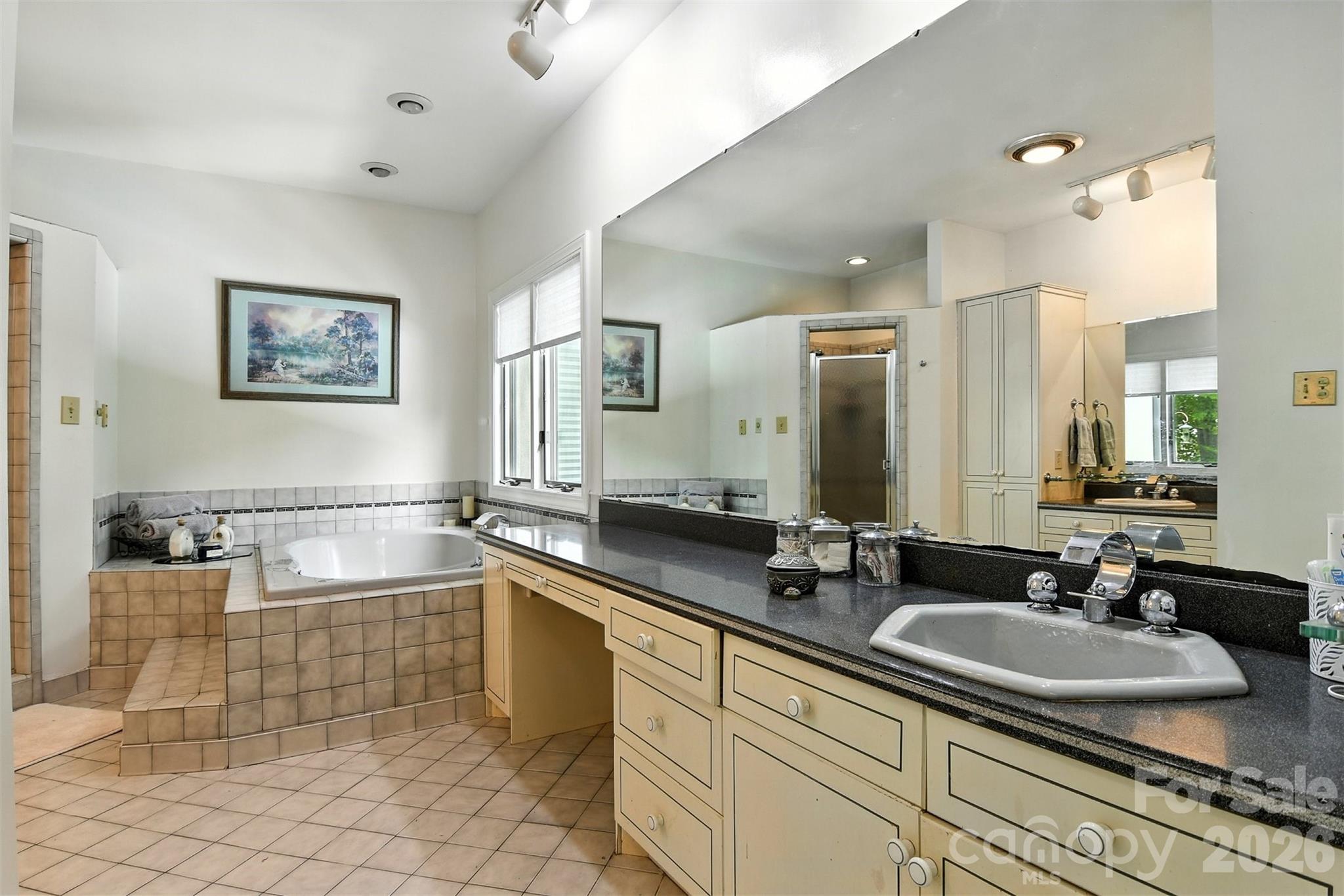 5042 Ridgeland Drive — Hickory