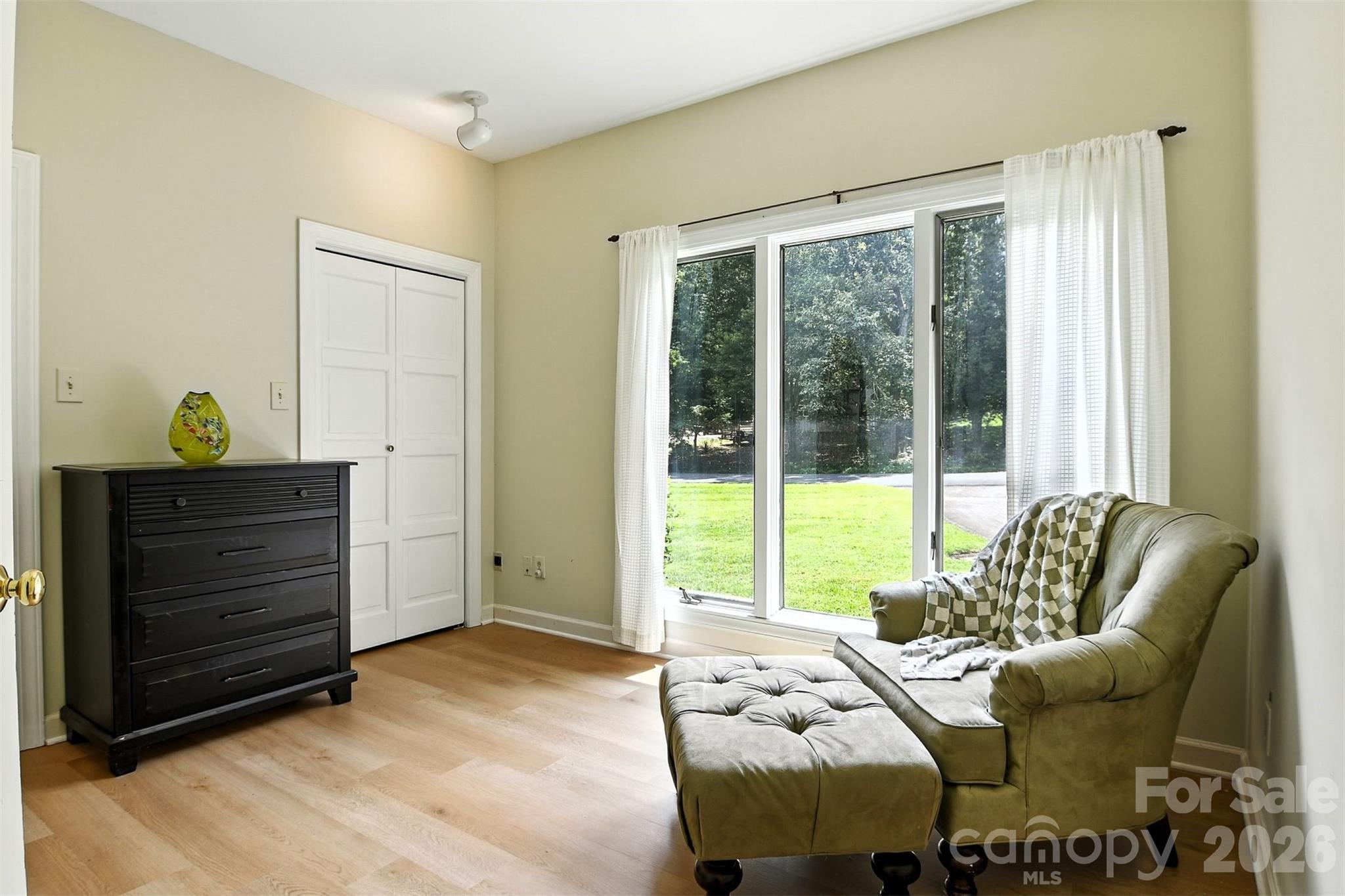 5042 Ridgeland Drive — Hickory