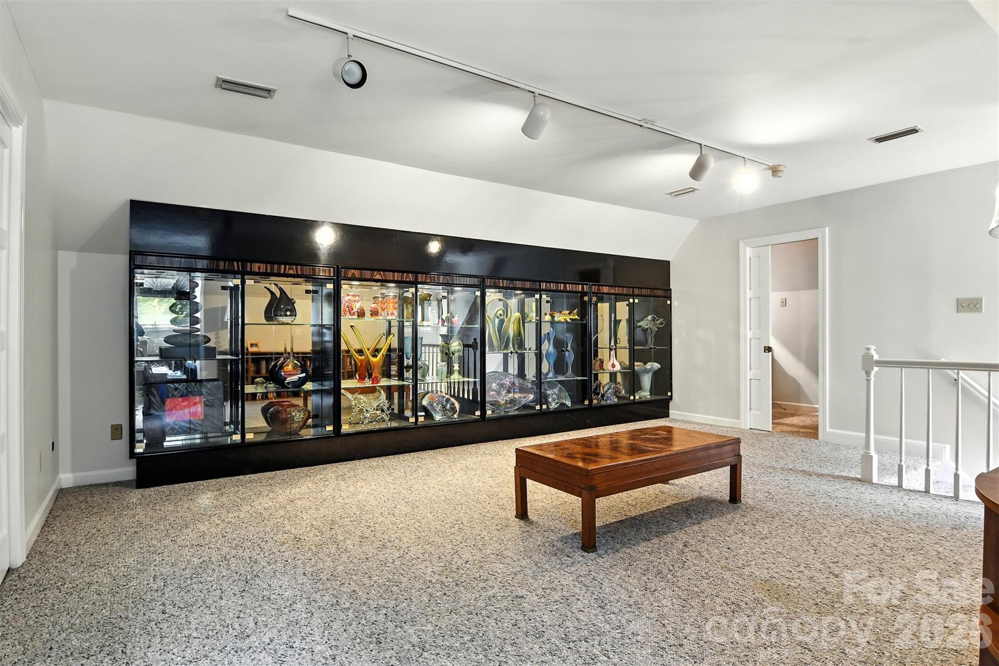 5042 Ridgeland Drive — Hickory