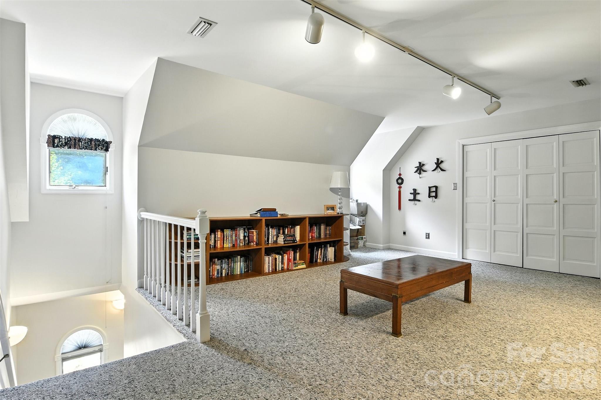 5042 Ridgeland Drive — Hickory