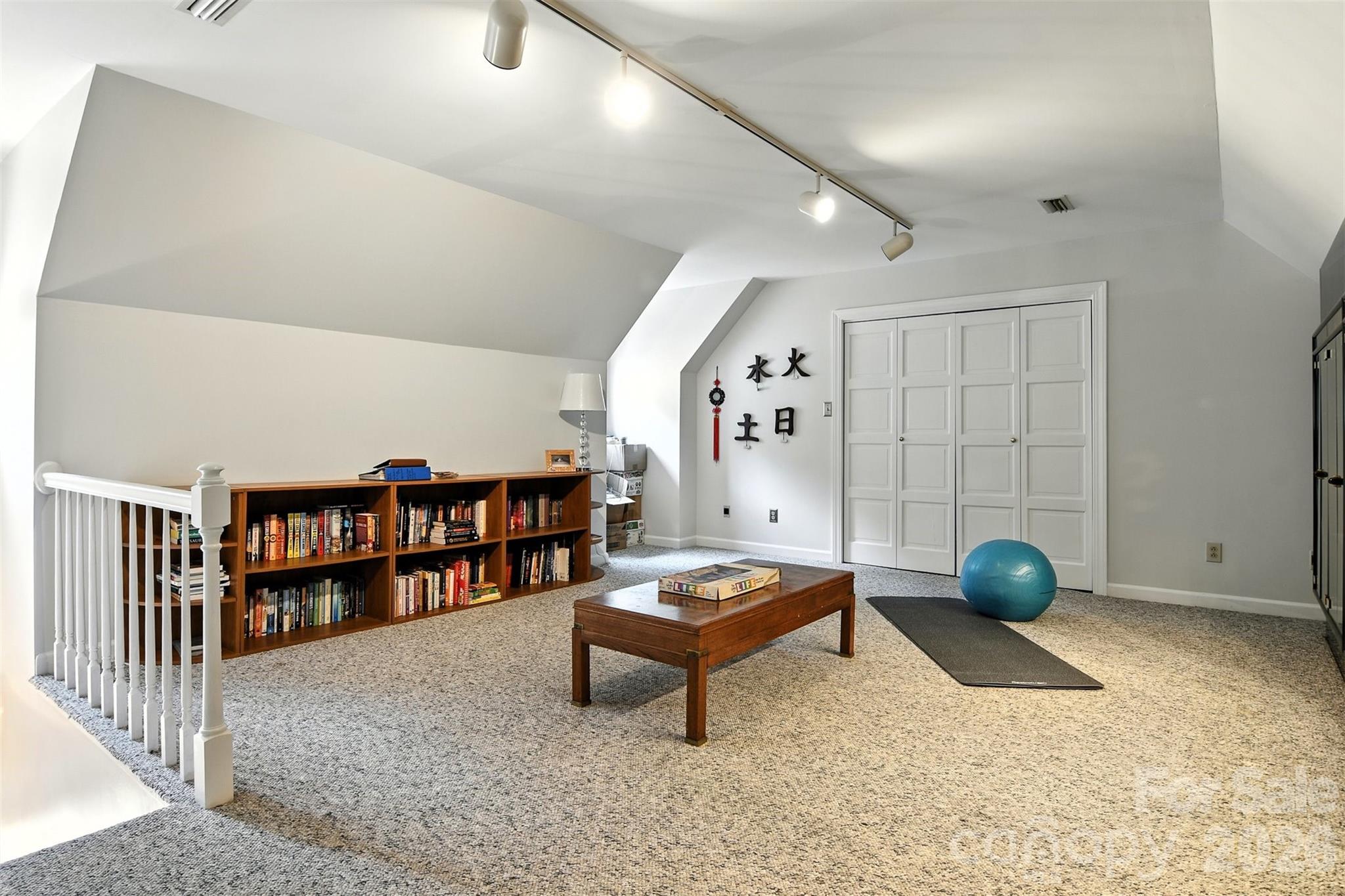 5042 Ridgeland Drive — Hickory