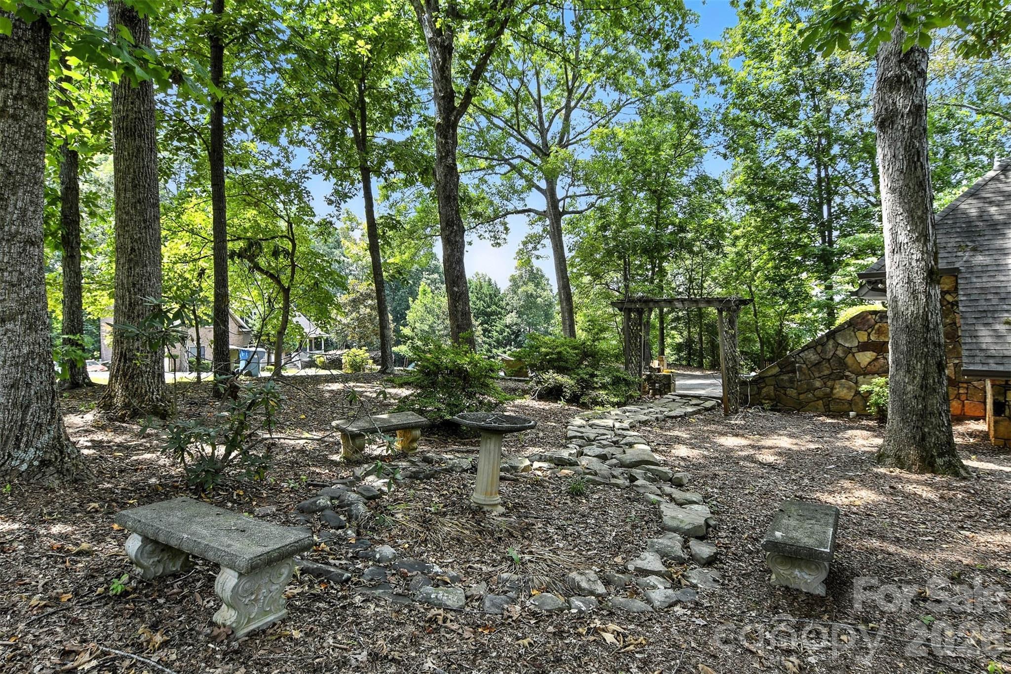 5042 Ridgeland Drive — Hickory