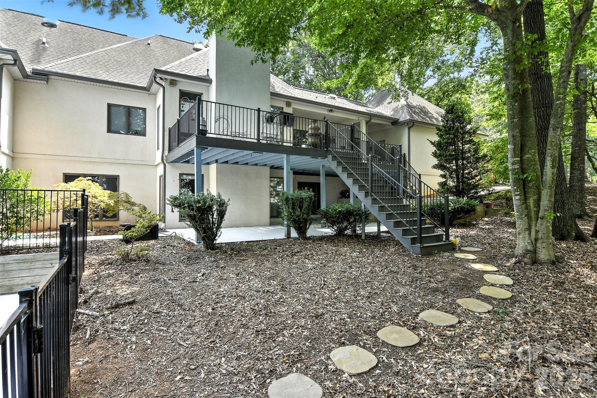 5042 Ridgeland Drive — Hickory