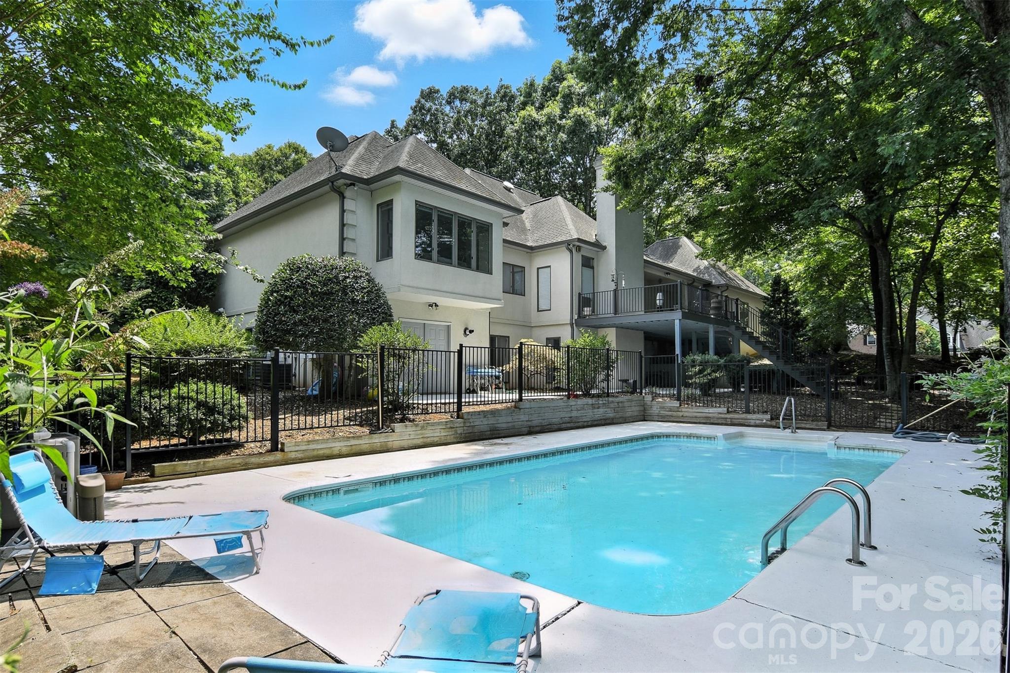 5042 Ridgeland Drive — Hickory