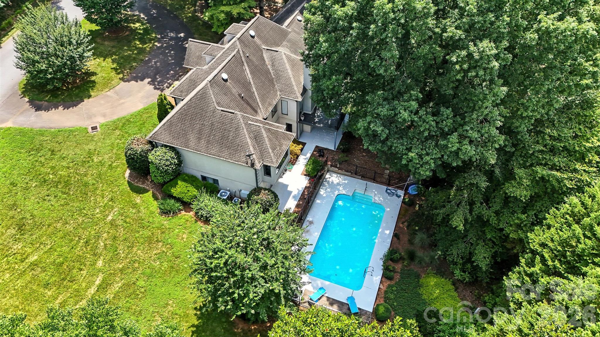5042 Ridgeland Drive — Hickory
