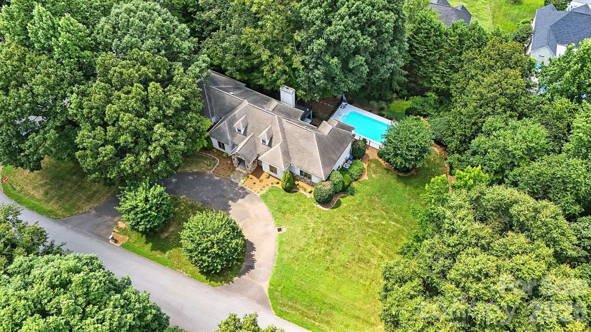 5042 Ridgeland Drive — Hickory