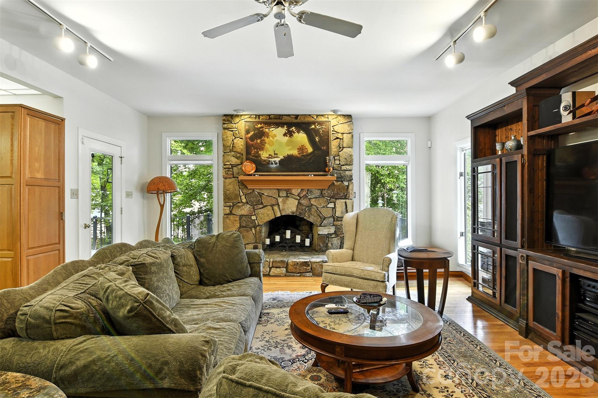 5042 Ridgeland Drive — Hickory