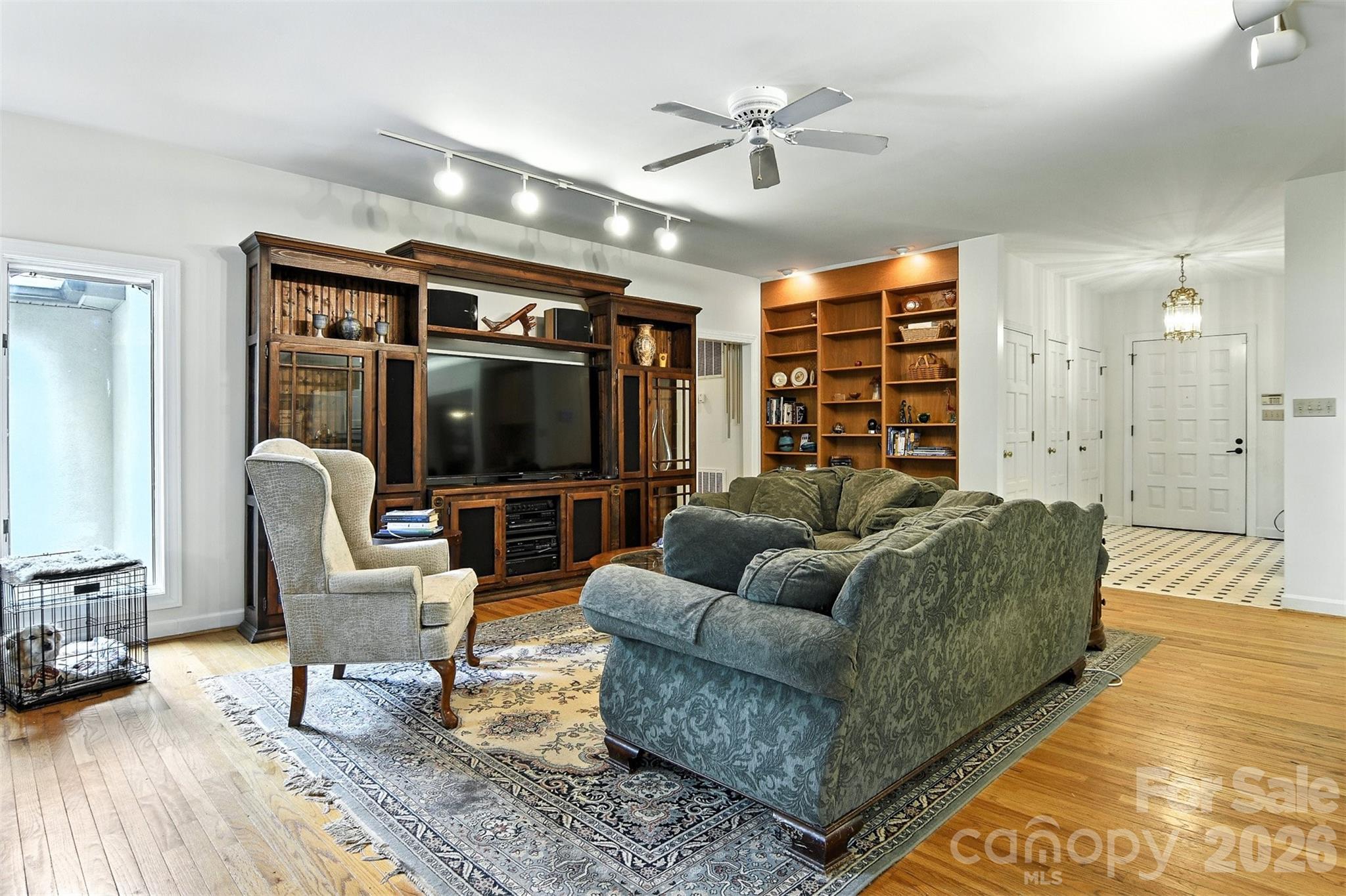 5042 Ridgeland Drive — Hickory