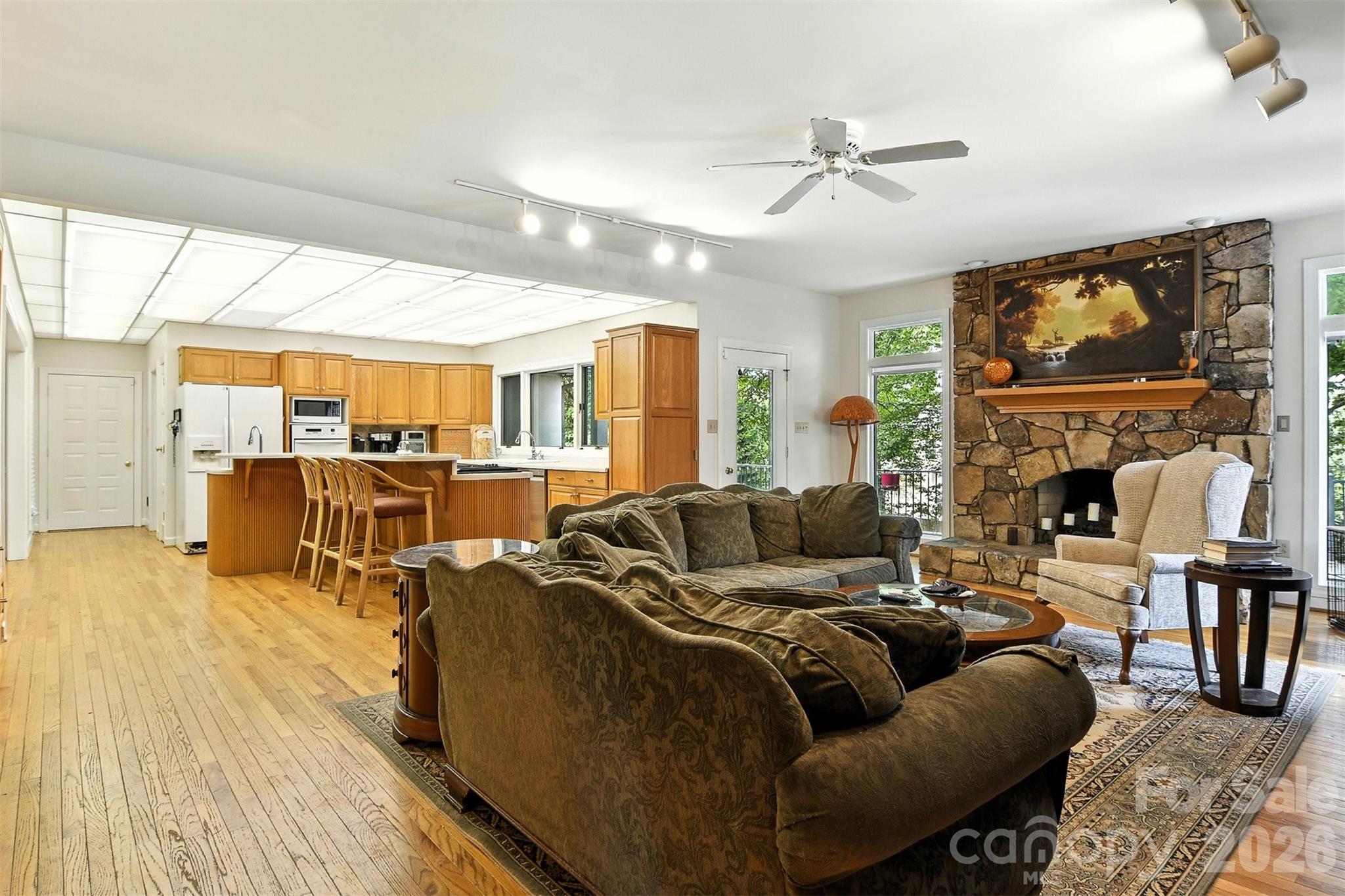 5042 Ridgeland Drive — Hickory