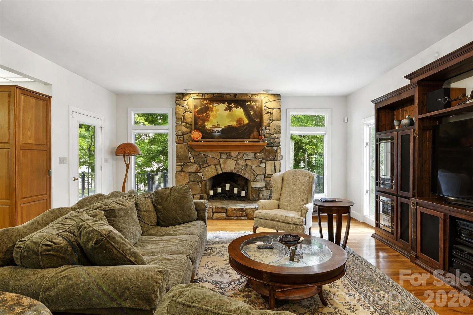 5042 Ridgeland Drive — Hickory