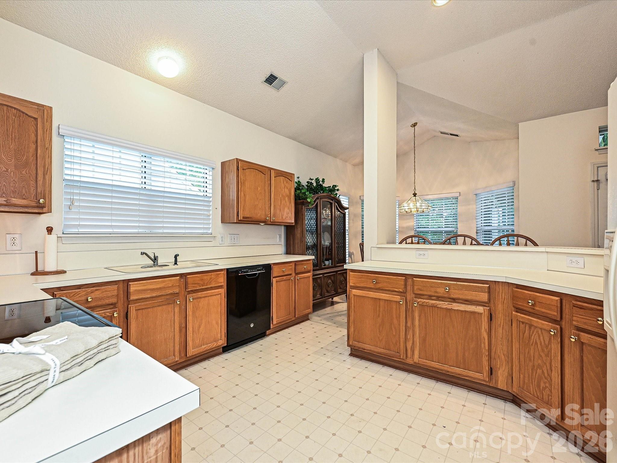 5607 Oak Drive — Charlotte