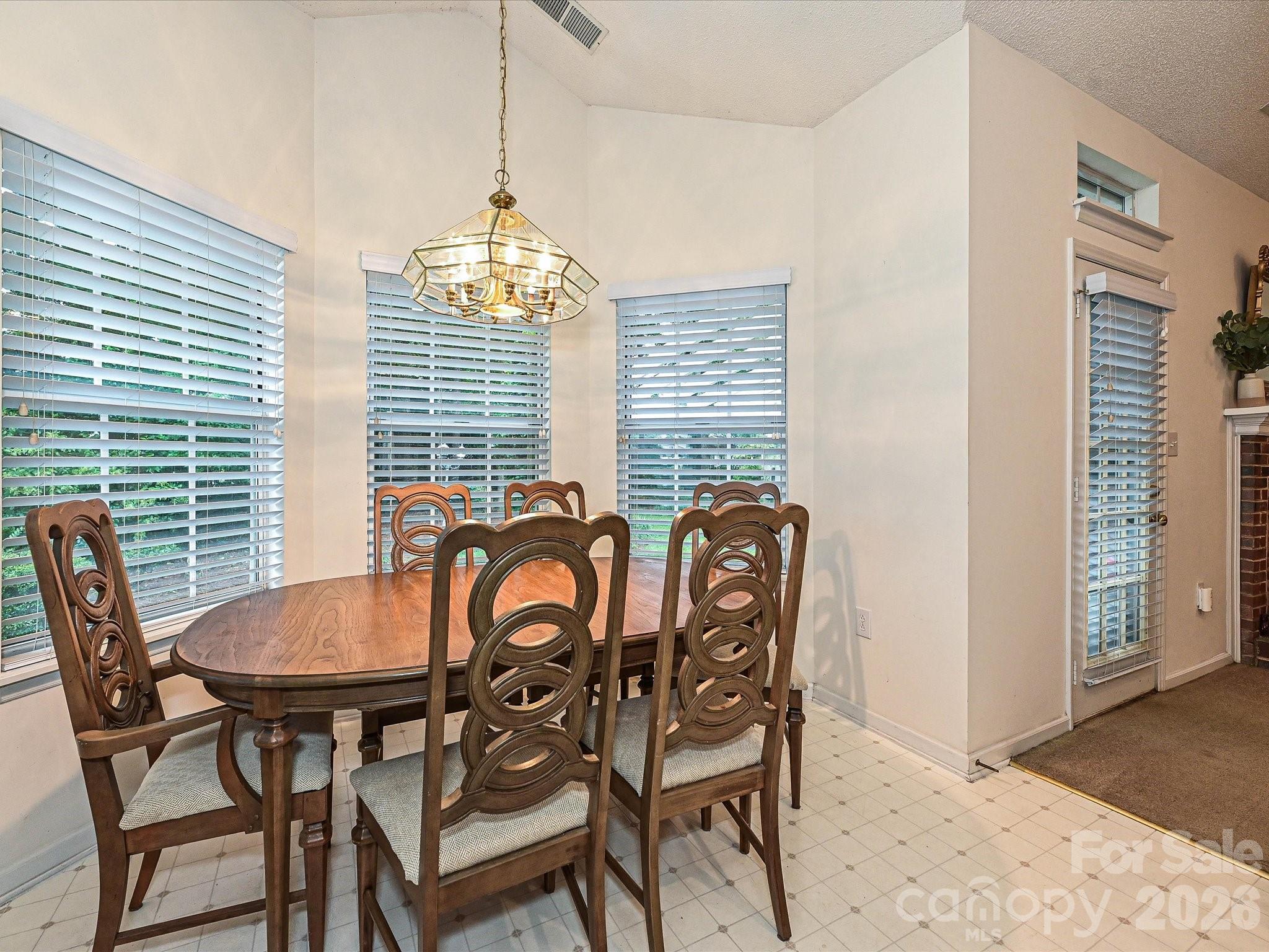 5607 Oak Drive — Charlotte