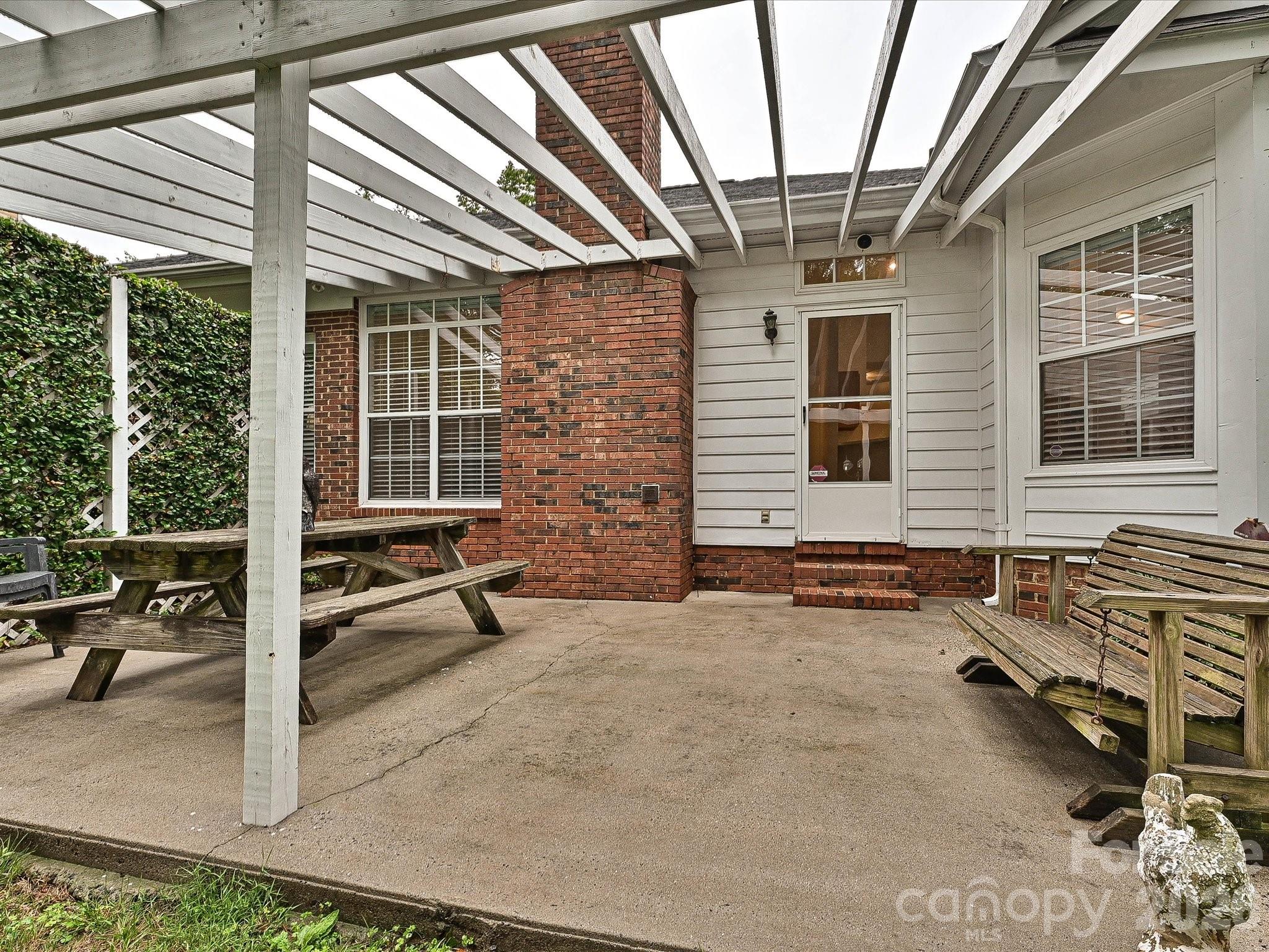 5607 Oak Drive — Charlotte